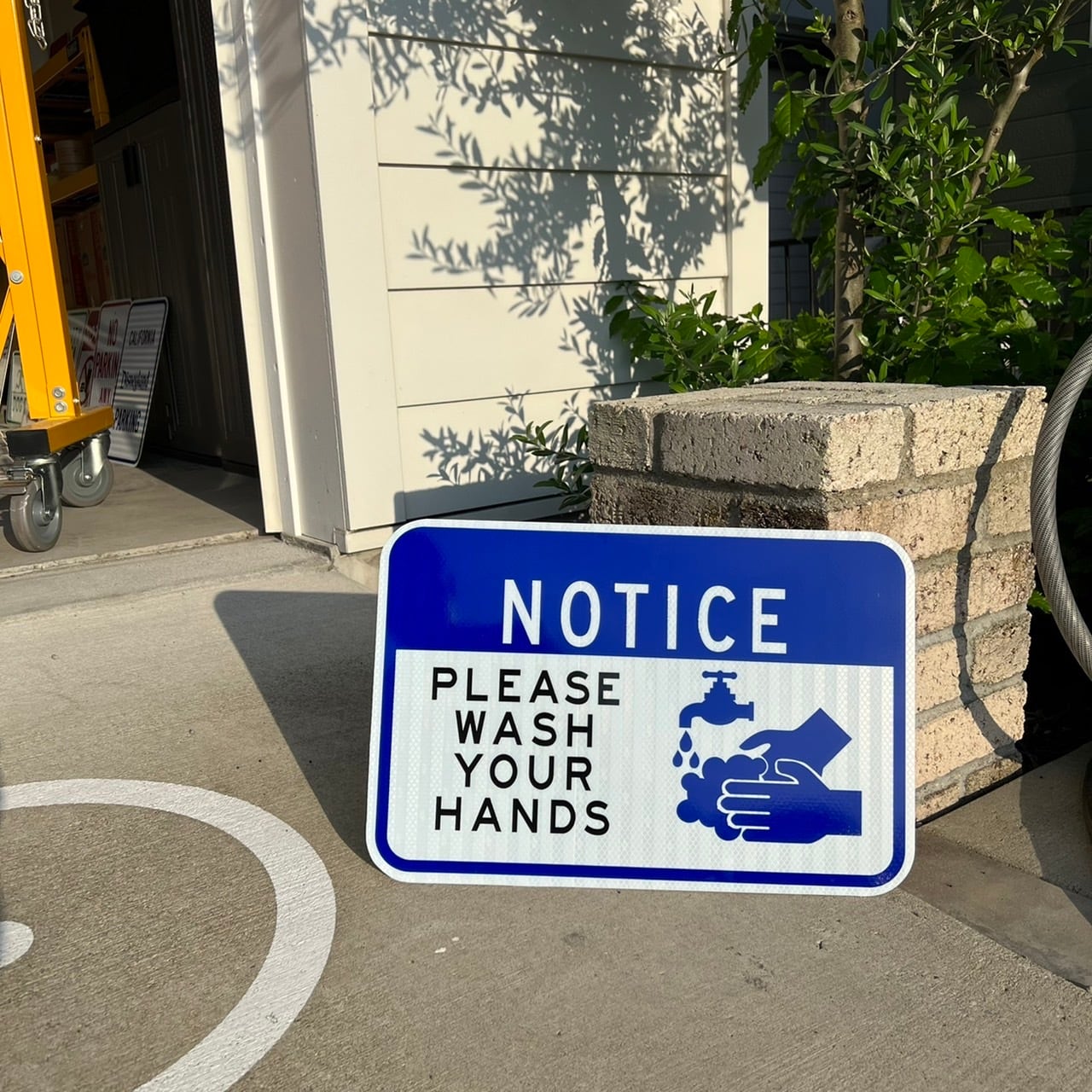 NOTICE WASH HANDS【18in×12in】本場アメリカロードサイン　 看板　ディスプレー　ガレージ　アメリカンハウス 手洗い　ウォッシュハンド　表札