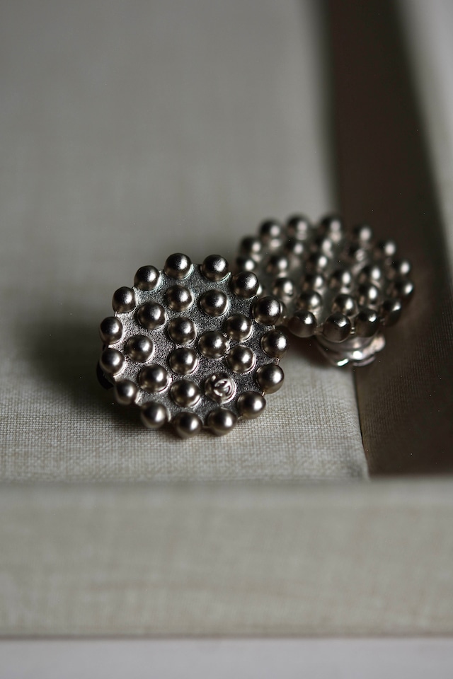 IORI/"CHANEL" earring/icon series dot
