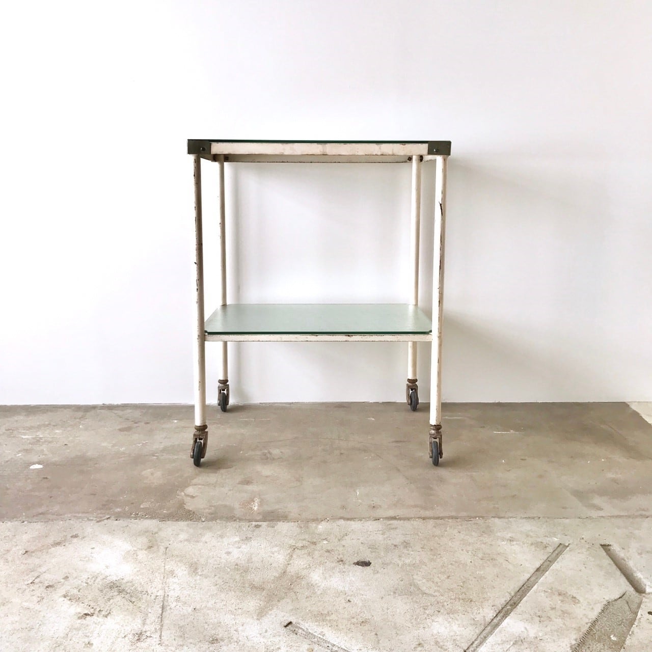 ガラスの天板のワゴン 　古家具