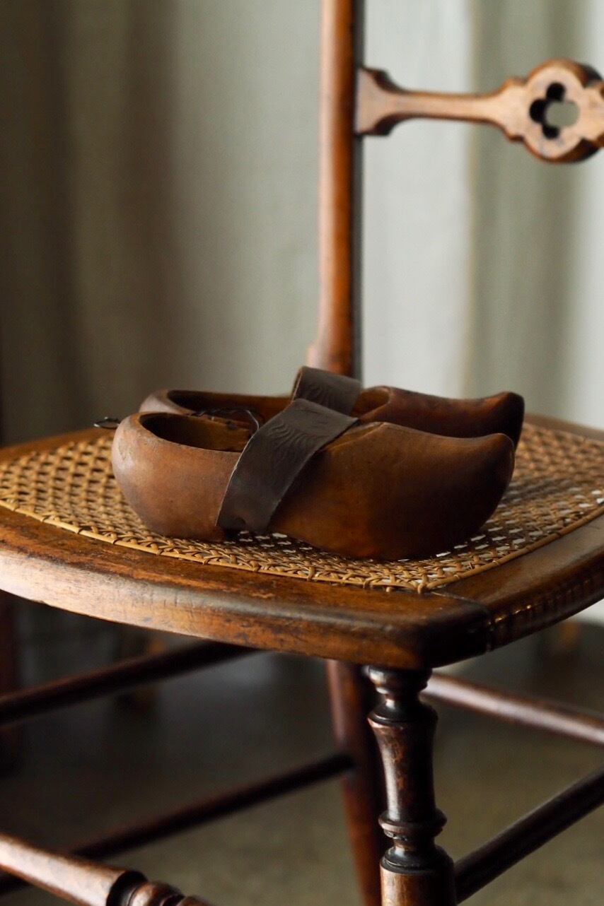 ストラップ木靴-antique pair wood shoes | PAY ID