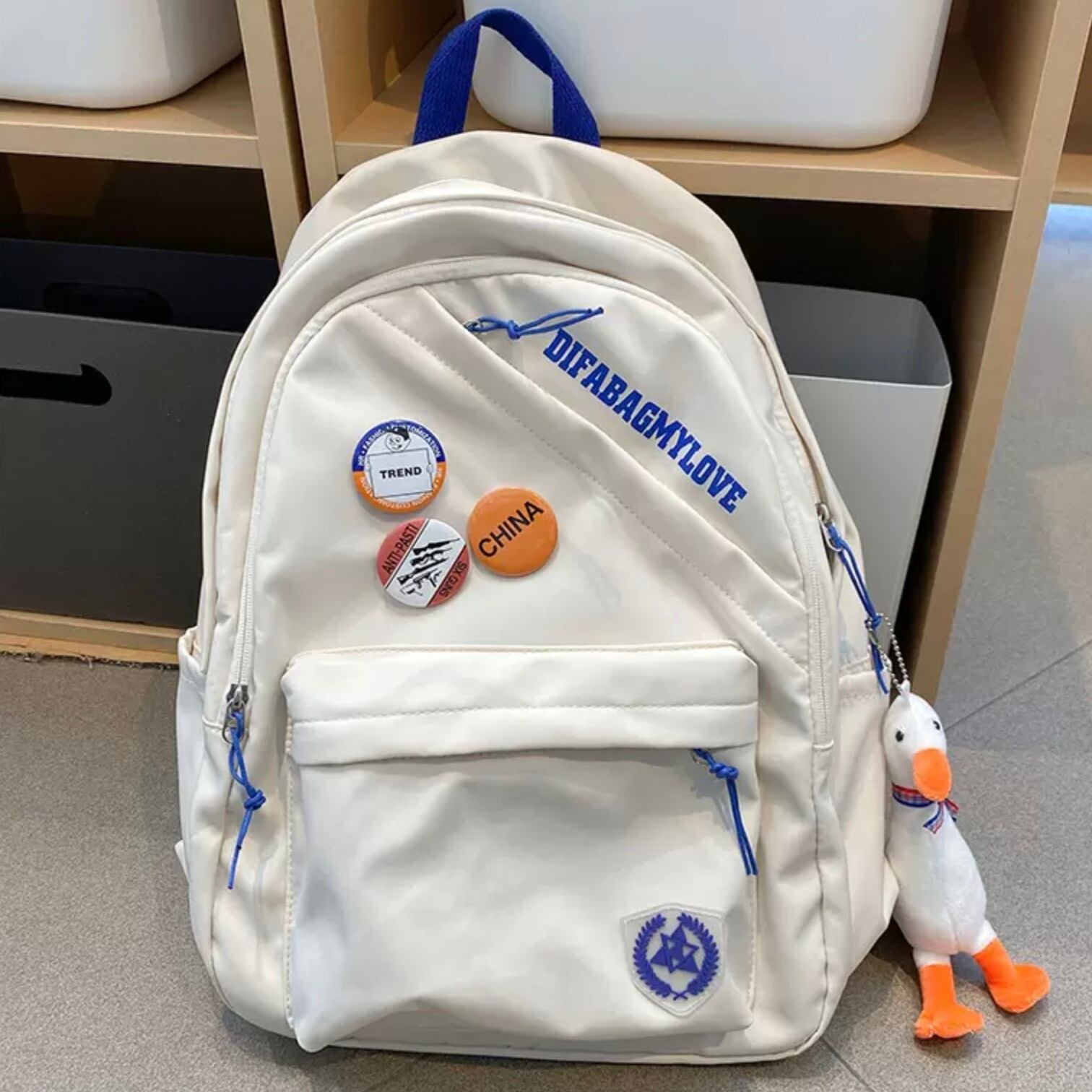 カラバリ豊富 大容量 リュック バックパック 缶バッチ 学生 通学 カジュアル ユニセックス 男女兼用 お揃い 選べるカラー Lamitte Deco トレンド 韓国ファッション ショップ Base店 カラバリ豊富 大容量 リュック バックパック 缶バッチ 学生 通学 カジュアル ユニセックス 男女兼用 お揃い 選べるカラー Lamitte Deco トレンド 韓国ファッション ショップ Base店