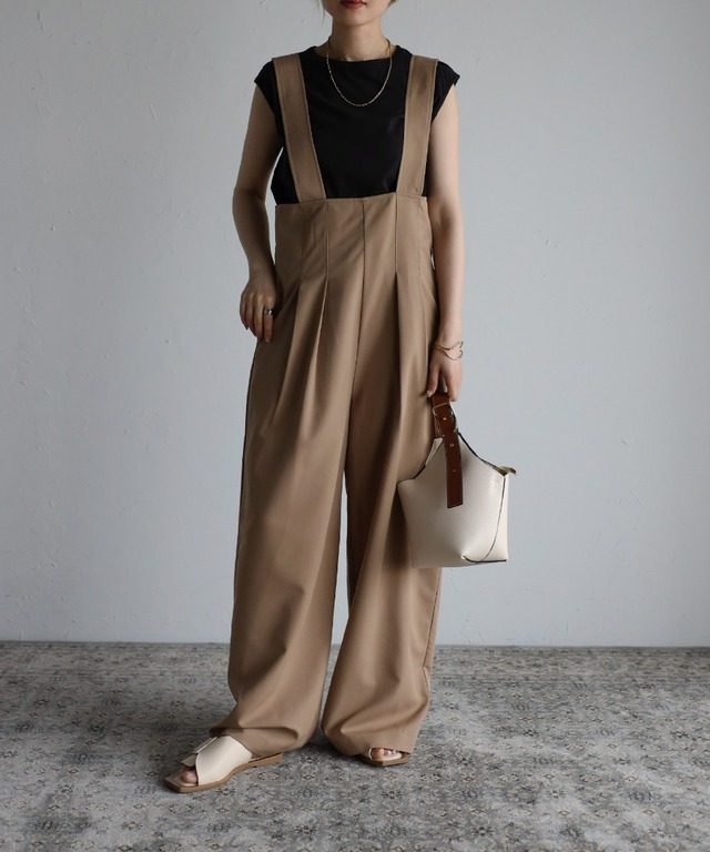 タックデザインサロペットパンツ