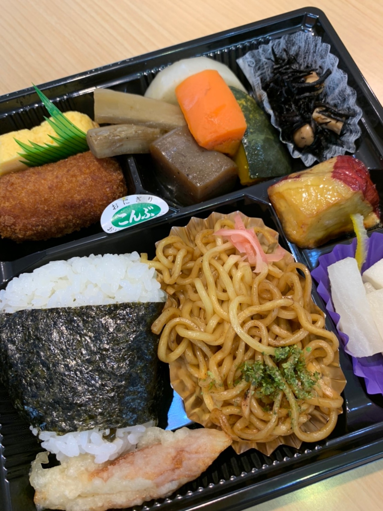 おにぎり弁当