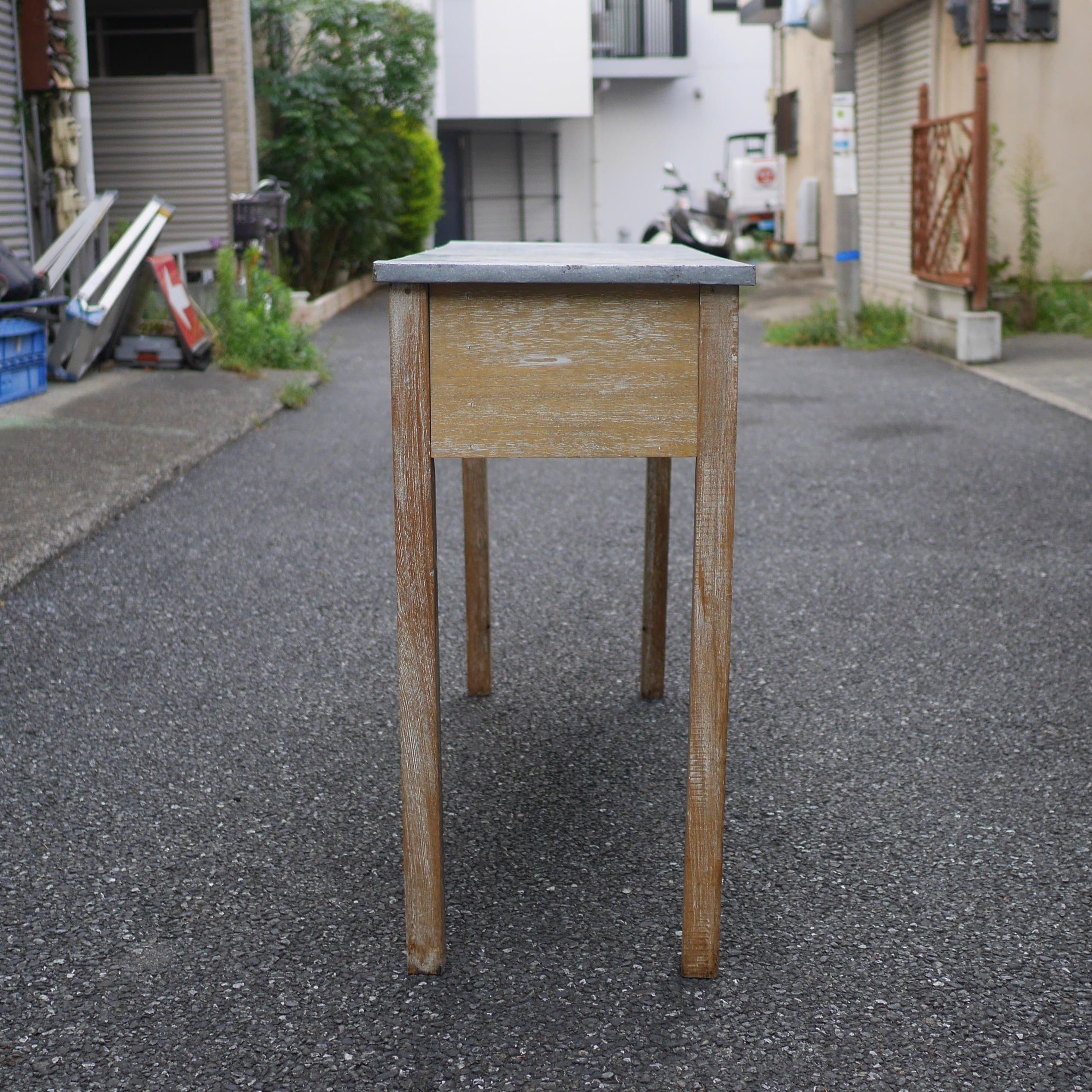 シャビーなワークテーブル | トリノス-torinoth- | 新宿区神楽坂の