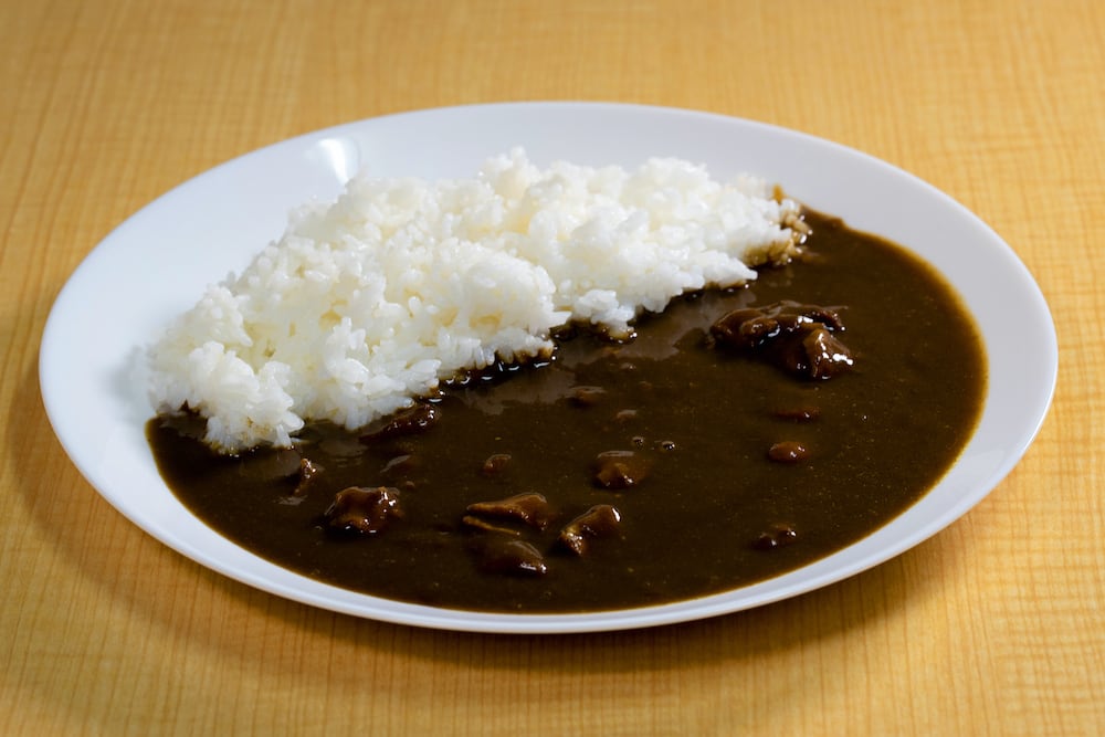 36ぷらす3ブッフェで提供している「薩摩の黒いチキンカレー（甘口