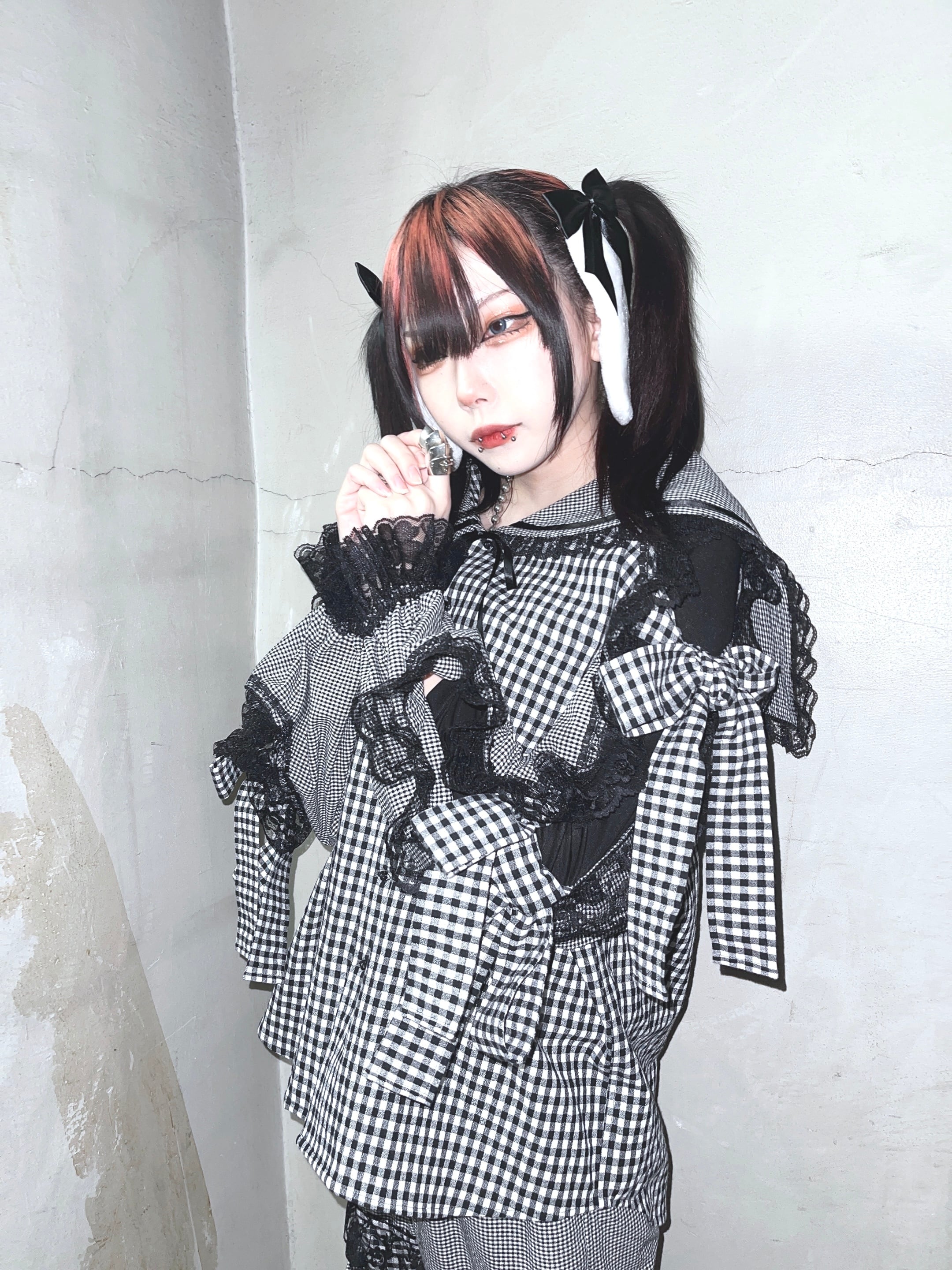 絶滅危惧種 かむばかり 切開シャツ 赤 オフショル ぜつきぐ 新品未使用品 絶滅危惧種 かむばかり 切開シャツ 赤 オフショル ぜつきぐ 新品未使用品