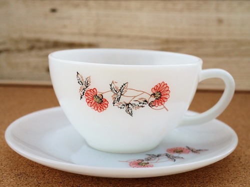 ファイヤーキング 素朴な花柄が素敵なフルーレット ティーカップ&ソーサー