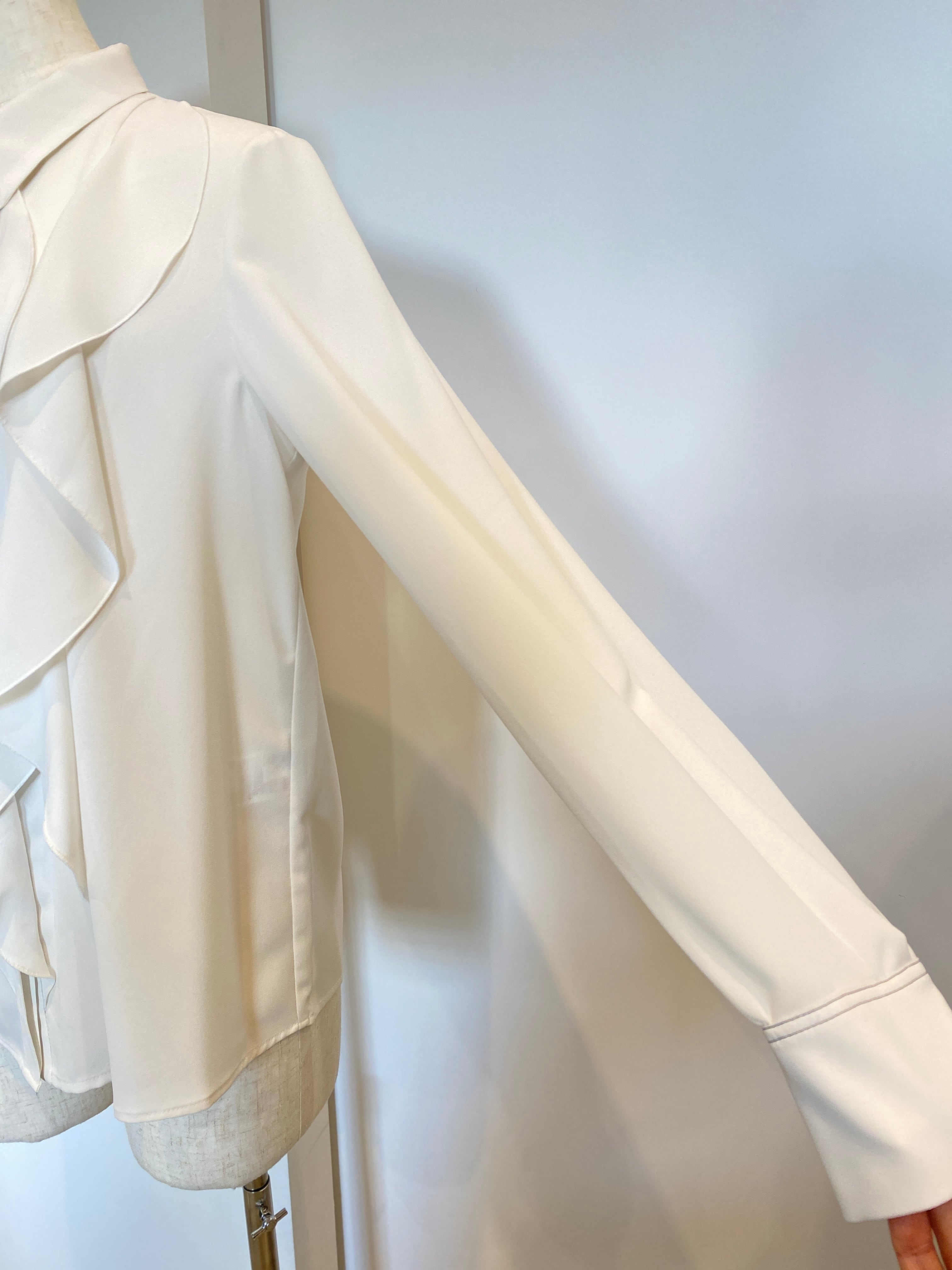 【PASSIONE】ラッフルフリルボウタイブラウス 426919