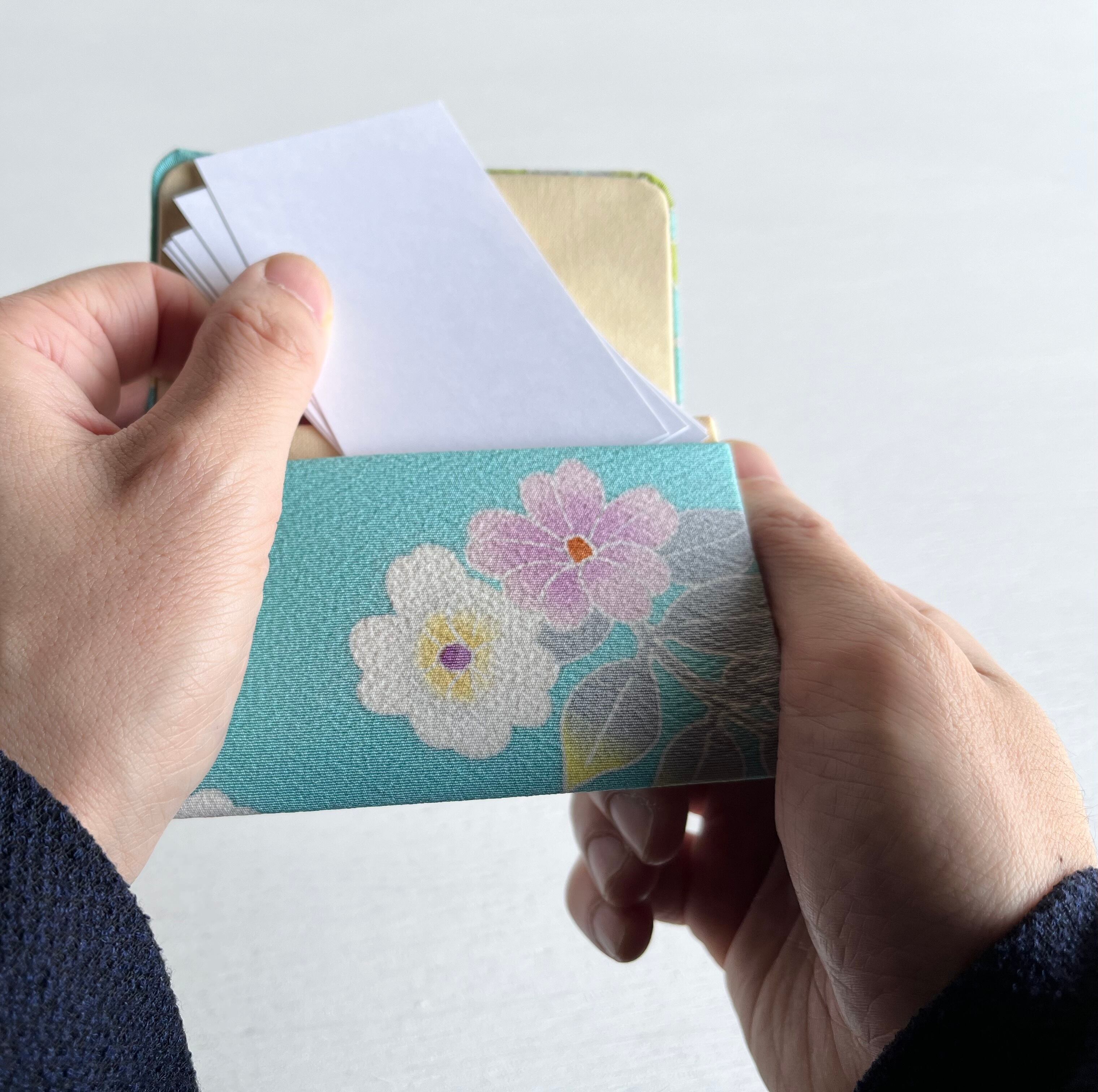 加賀友禅　花柄レザーパス入れ 専用箱付き カードケースT | 加賀友禅作家 古泉良範オフィシャルショップ