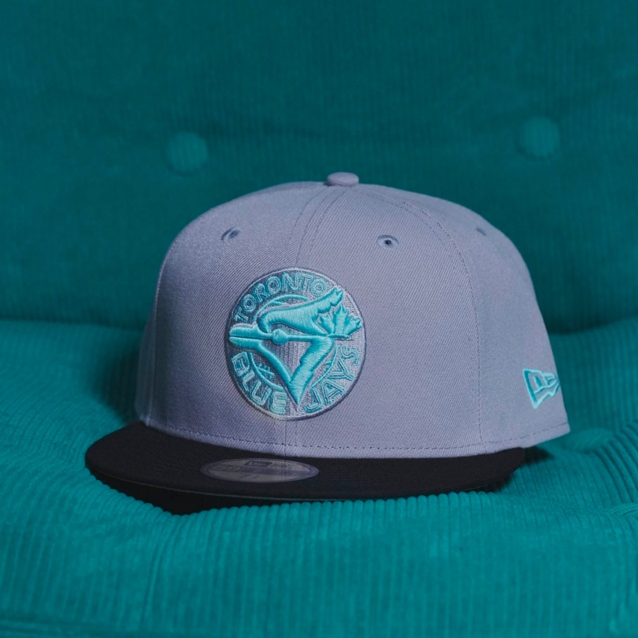 【gifthat別注】NEW ERA 59FIFTY/5950 TORJAYCO トロント・ブルージェイズ GRAY BLACK SEAGLASS