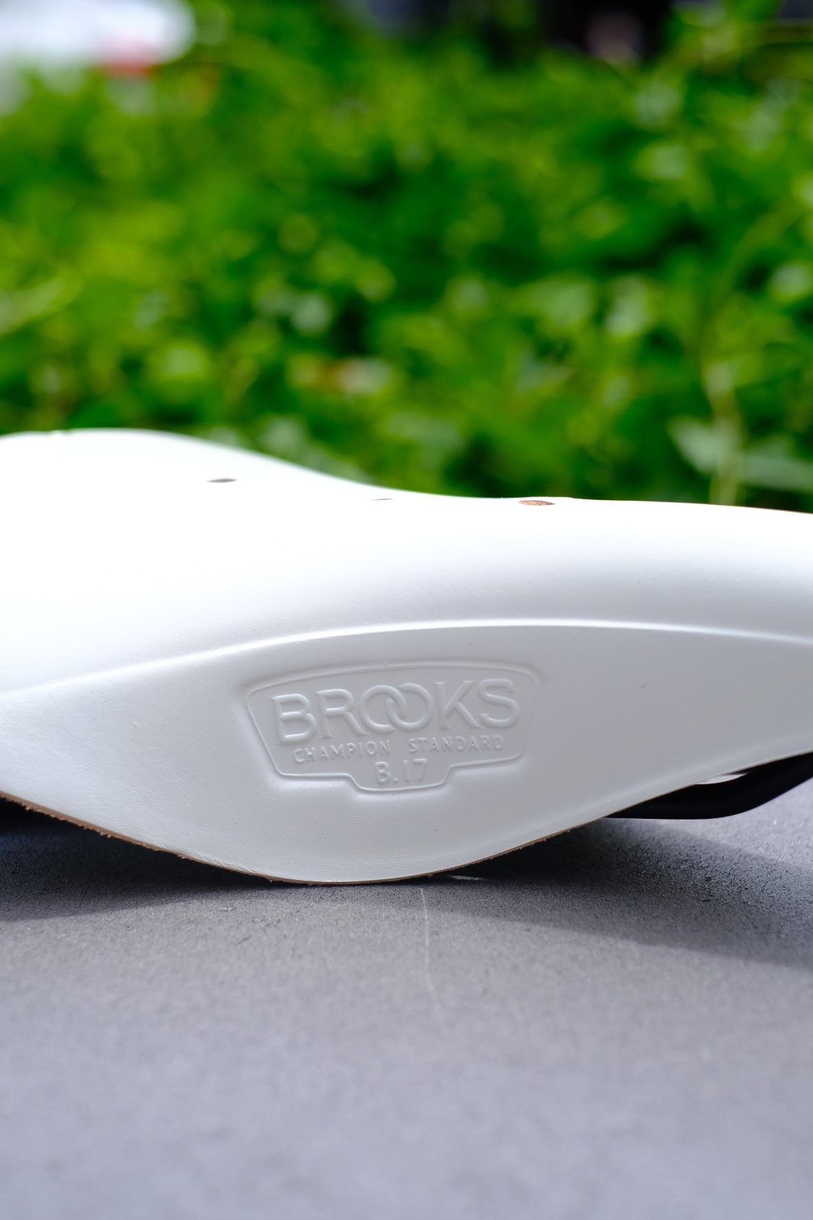 BROOKS】B17 STANDARD (WHITE) | Humhumhug Online Shop
