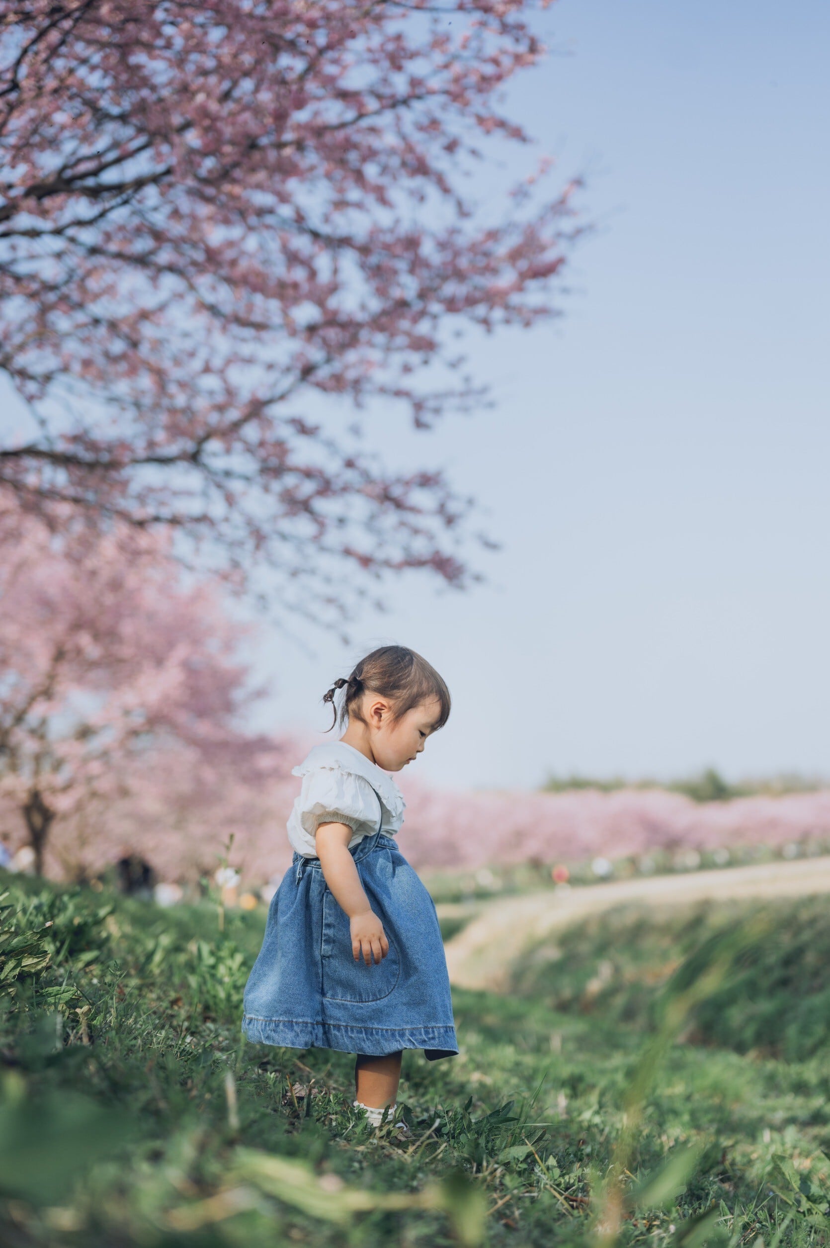 the simple folk / THE OVERSIZED DENIM PINAFORE | LITTLE LOULOU