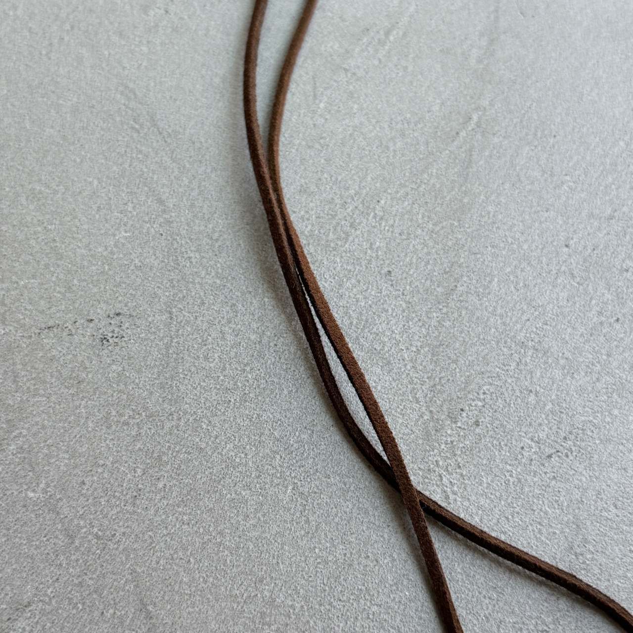 simple suede long choker/brown