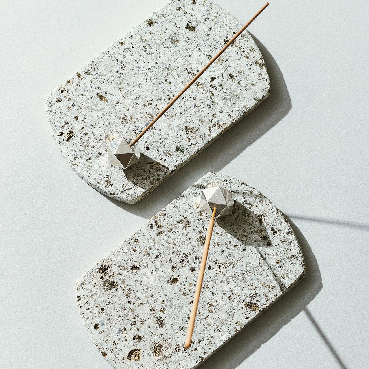 大谷石の香皿と錫製の香立て》Oya Incense Set＜tin＞（オオヤ イン