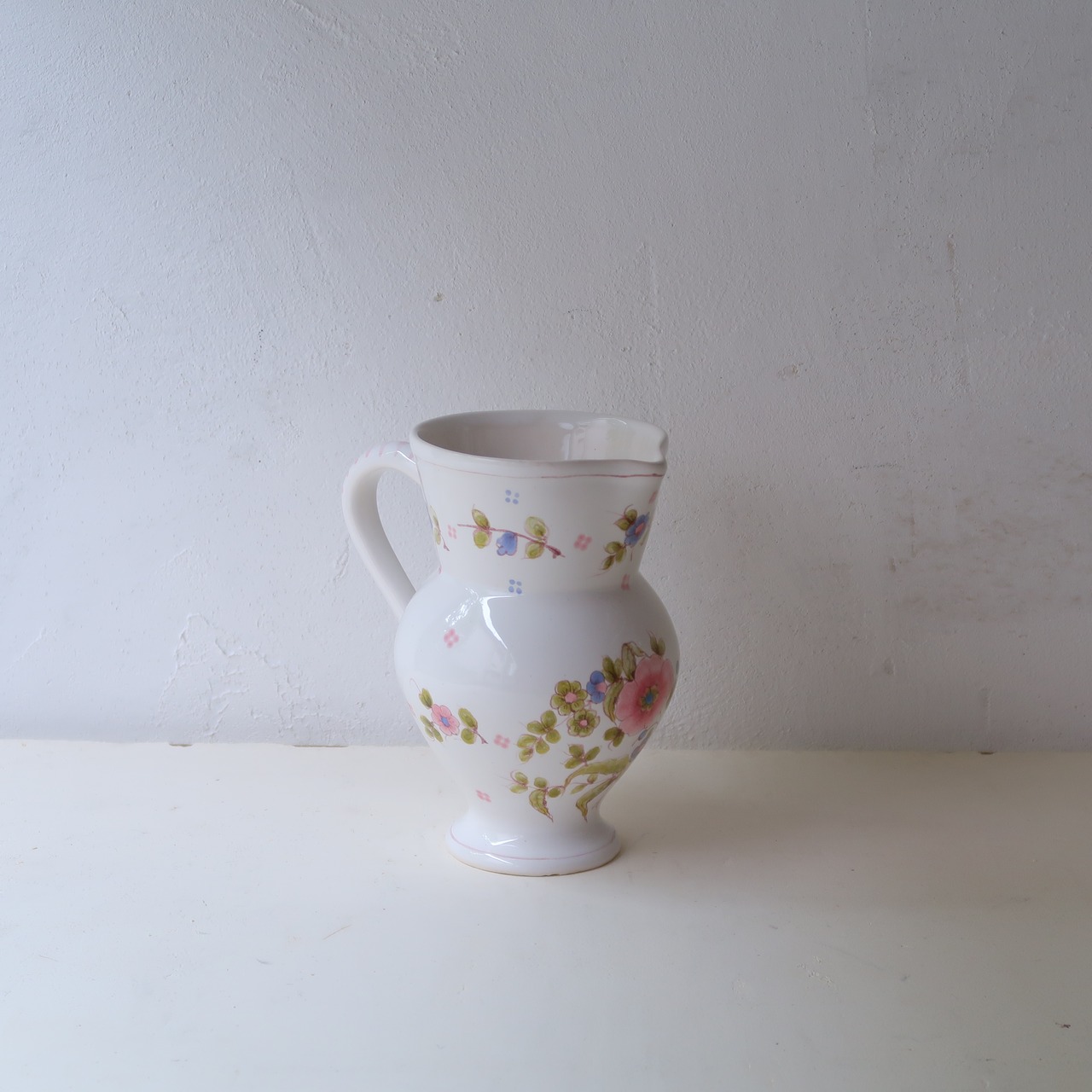 ピンクのお花の水差し