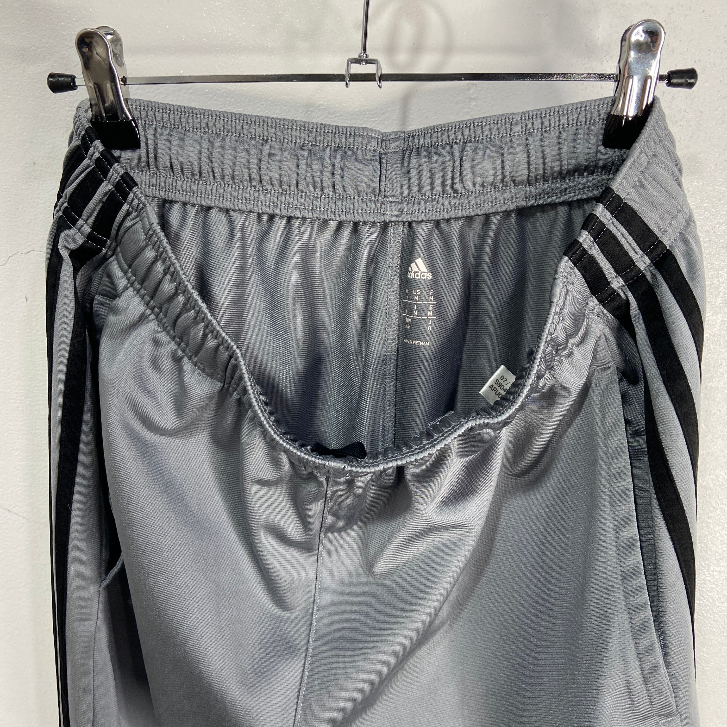送料無料』adidas トラックパンツ ジャージ パフォーマンスロゴ 
