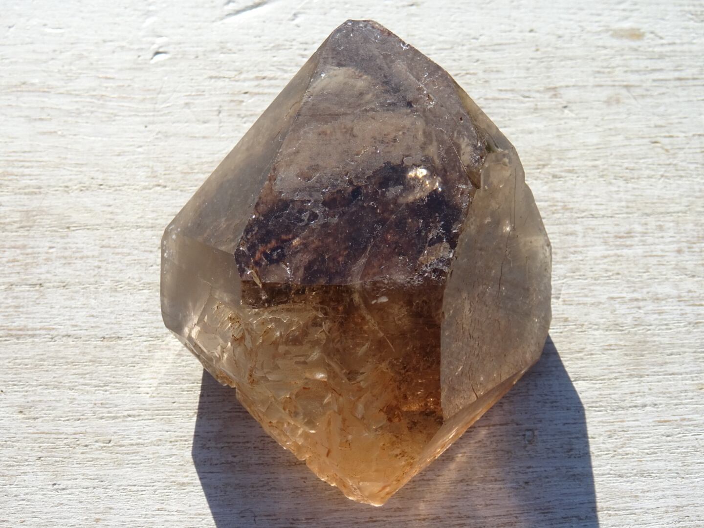 ザギ・マウンテン産 角閃石？入りツインスモーキークォーツ ザギ