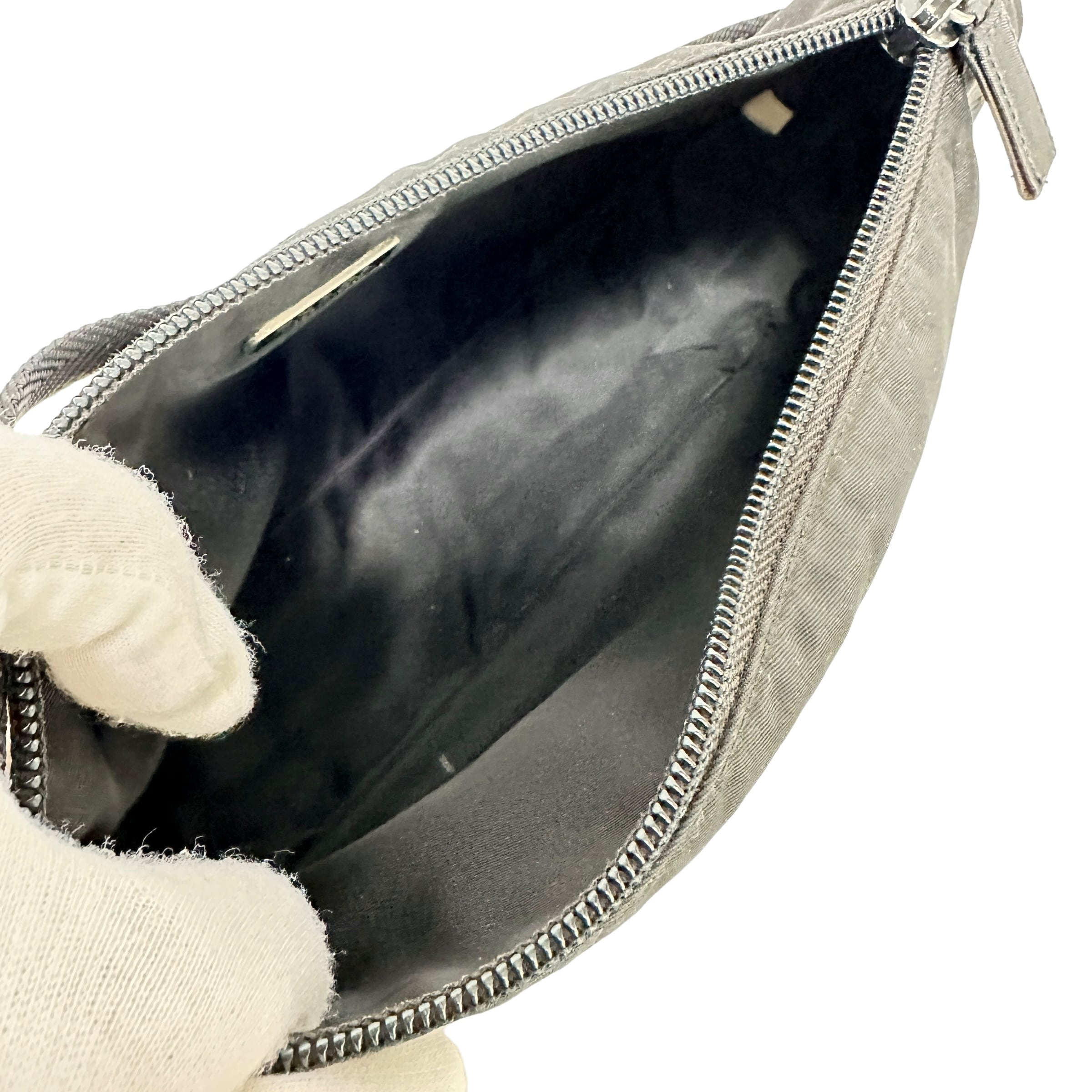 【美品・正規品】PRADA プラダ アクセサリーポーチ ウール レザー 白タグ PRADA プラダ アクセサリーポーチ ブラック 12921-202403 | rean