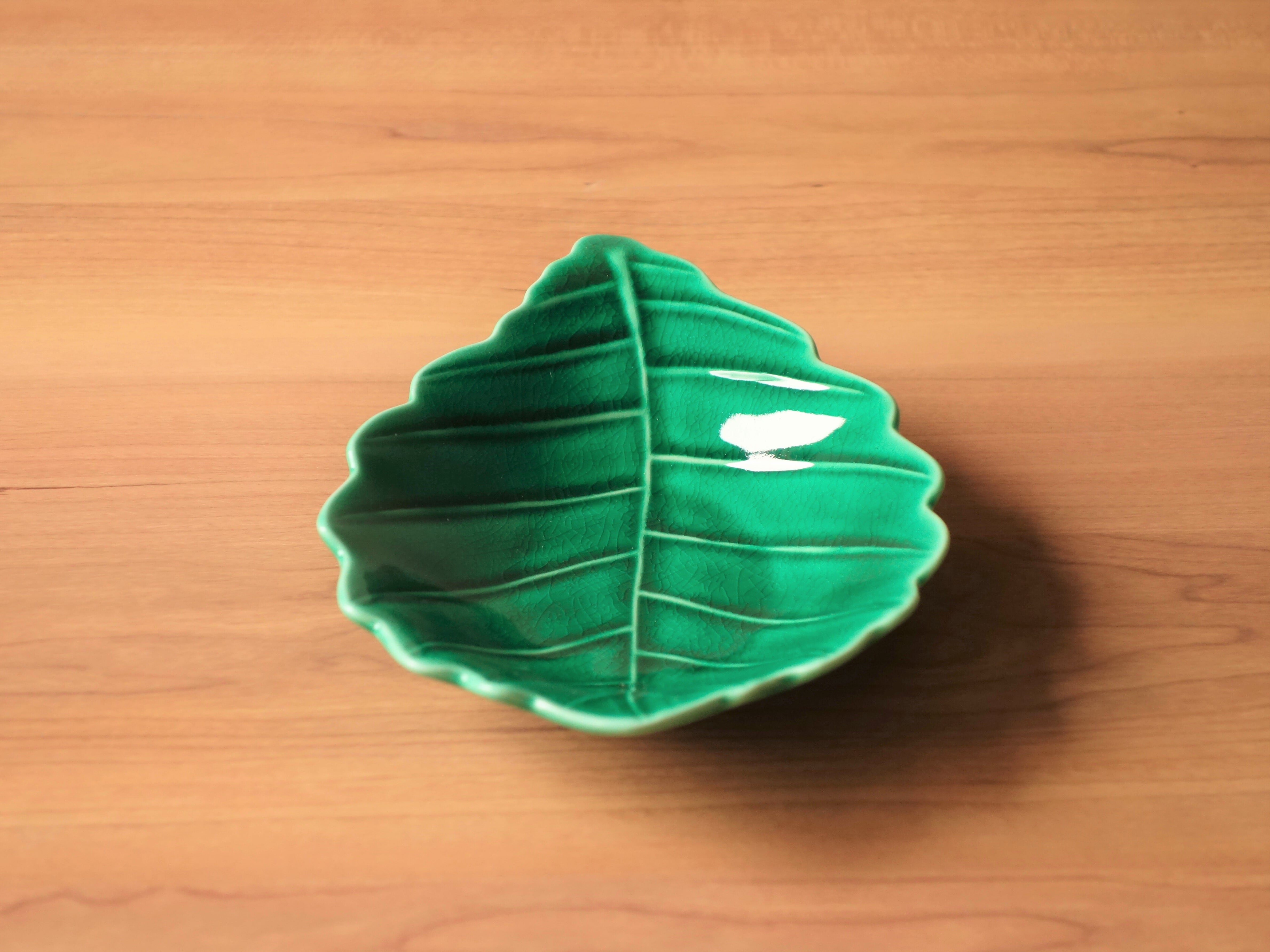 緑交趾柏型皿【波佐見焼】 | 有田焼や心器