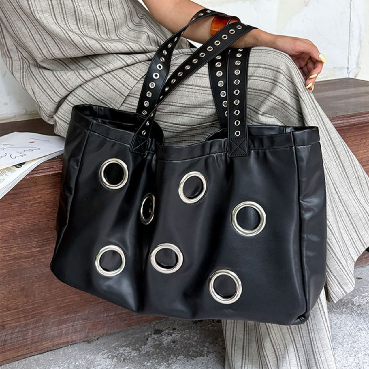 Eyelet Decoration Tote Bag 00810