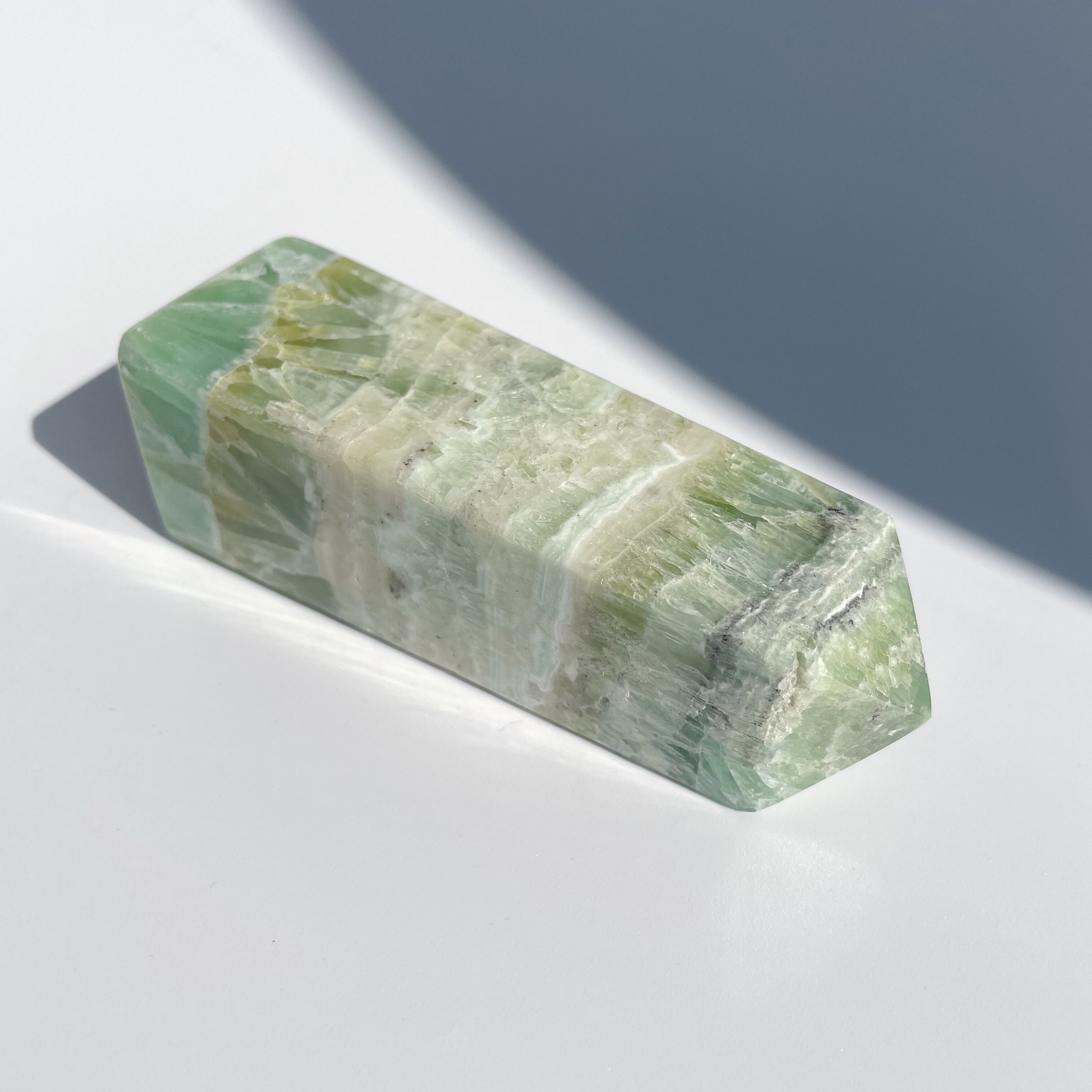 キウイカルサイト タワー07◇Kiwi Calcite◇パワーストーン・天然石