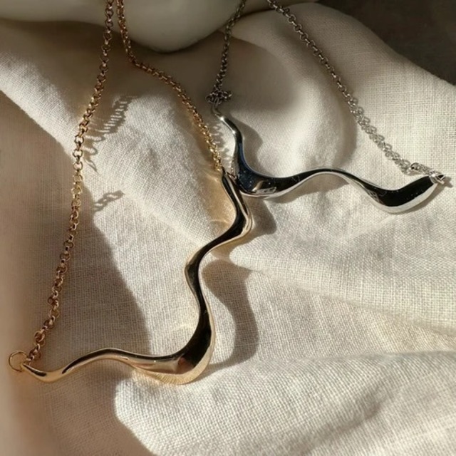 wave motif necklace