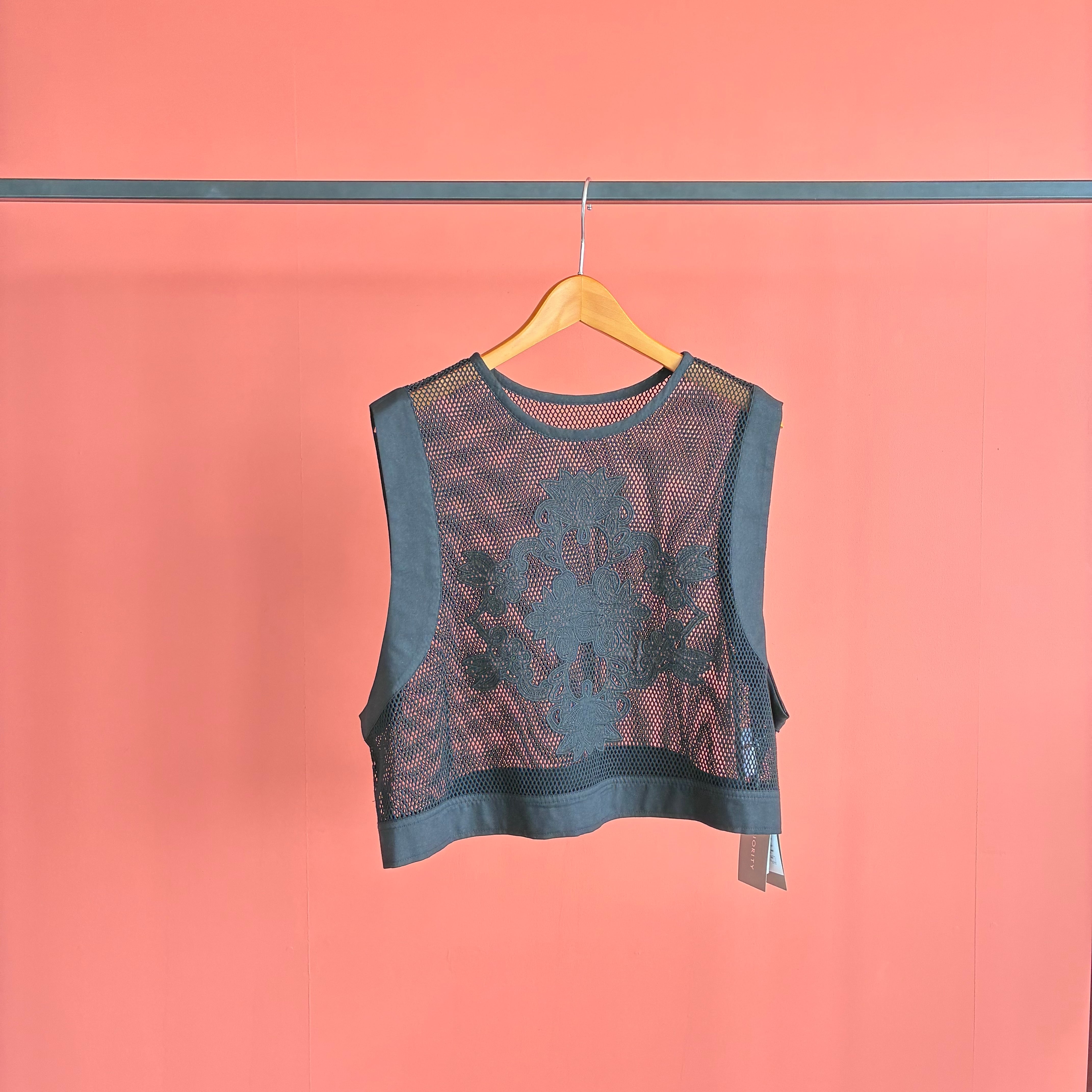 PRIORITY アイレットレースメッシュタンク PRIORITY 】アイレットレースメッシュタンク | valance 福井