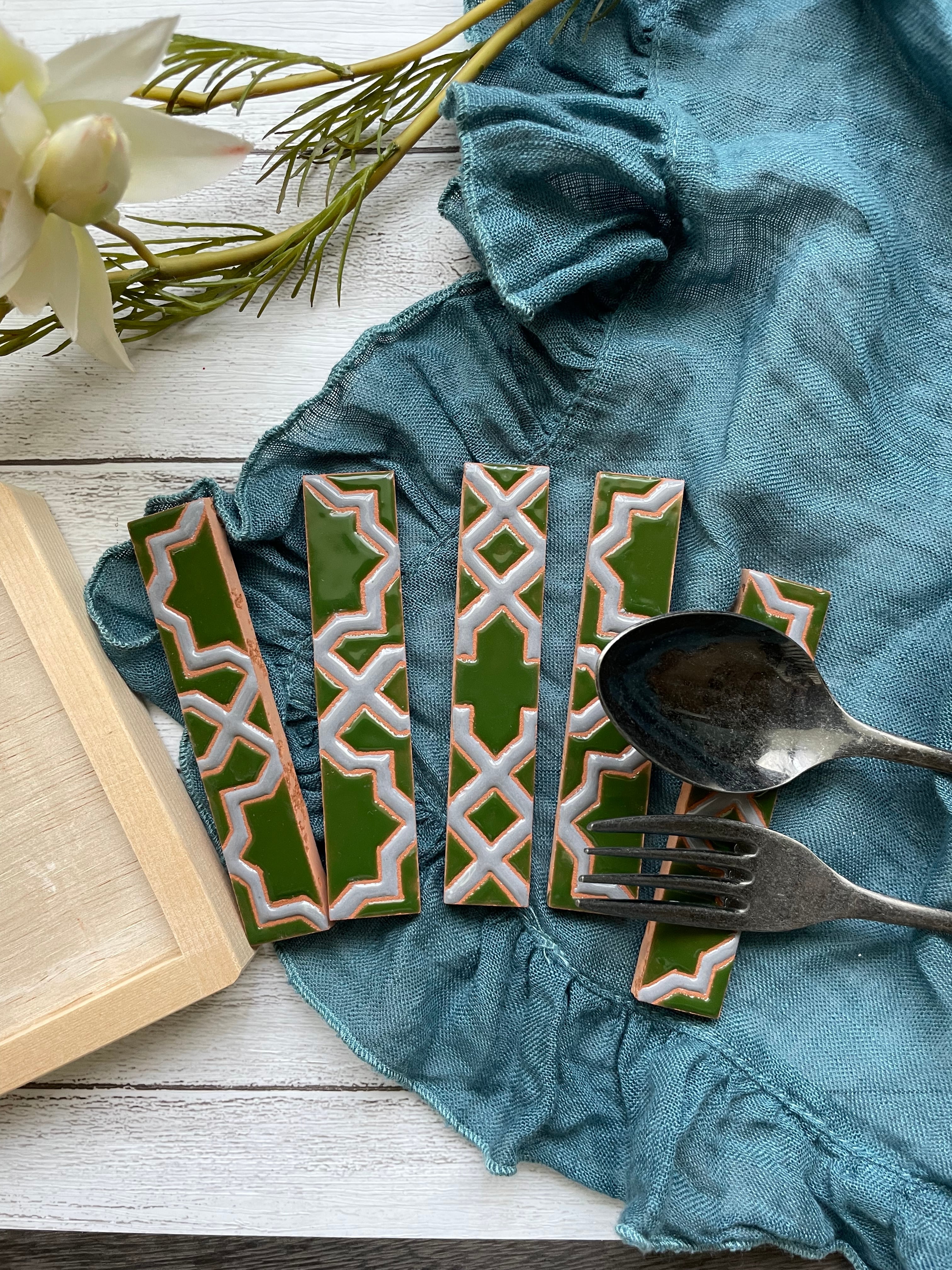 受注生産品】スペインタイルのカトラリーレスト5個セット 木製フレーム