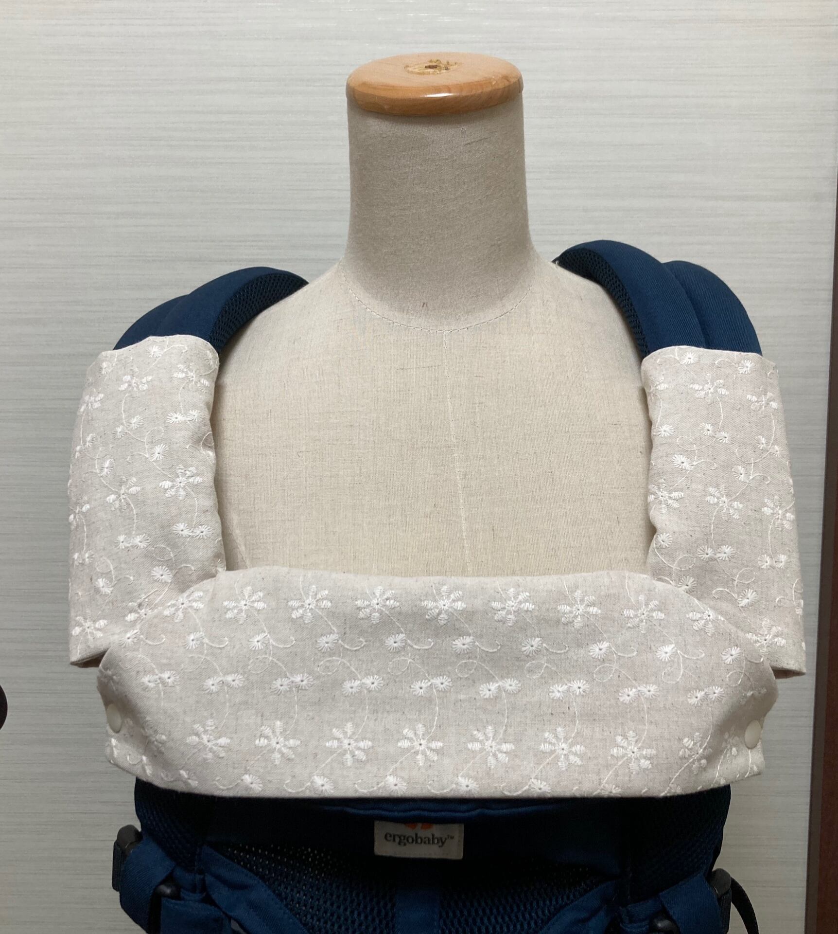 刺繍ベージュ おしゃれ 抱っこ紐よだれカバー エルゴ 手作りベビーリュック 抱っこ紐カバーひまわり 1歳児出産祝い 刺繍ベージュ おしゃれ 抱っこ紐よだれカバー エルゴ 手作りベビーリュック 抱っこ紐カバーひまわり 1歳児出産祝い