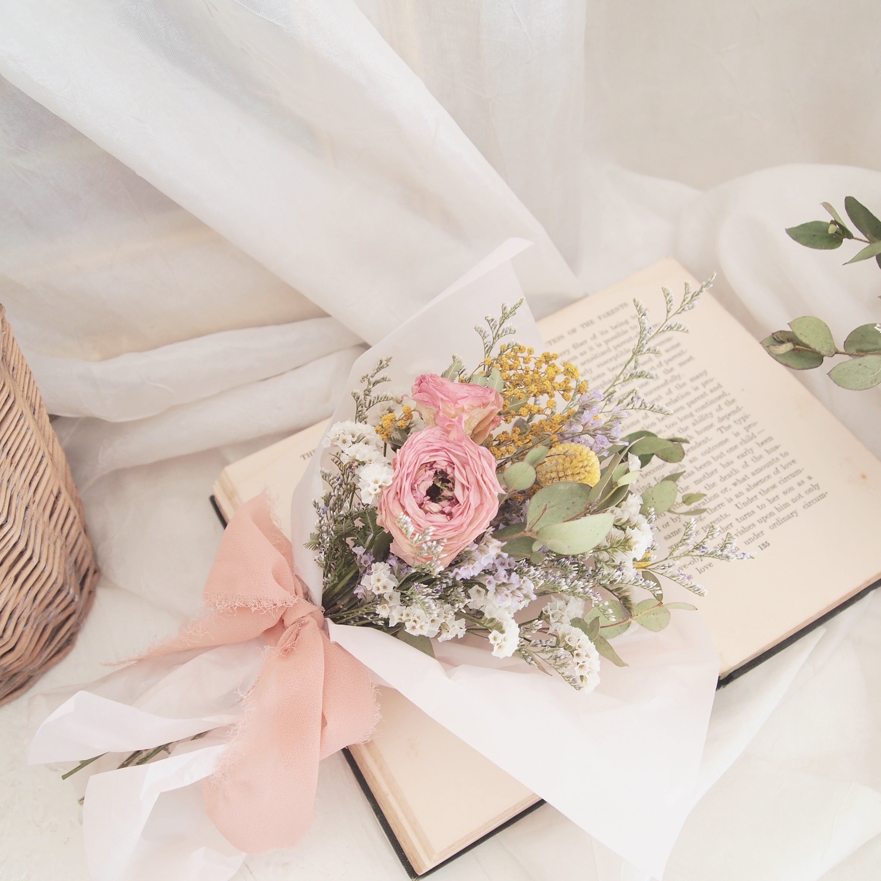 春野〜カーネーションとスイートピーの花籠〜