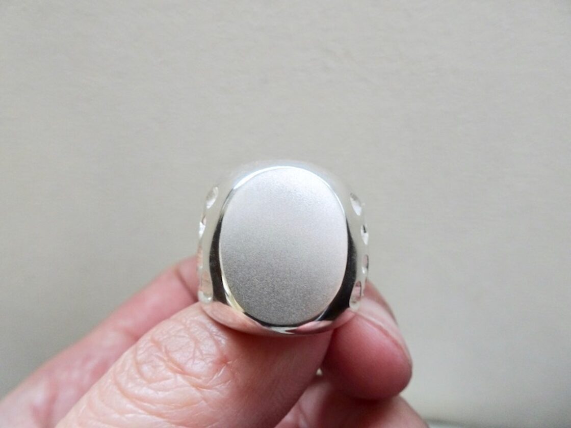 仁尾彫金『サンダー印台リング、磨き』ハンドメイド360