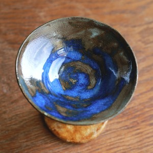 アヒルが休憩中の、味わい深いゴブレット