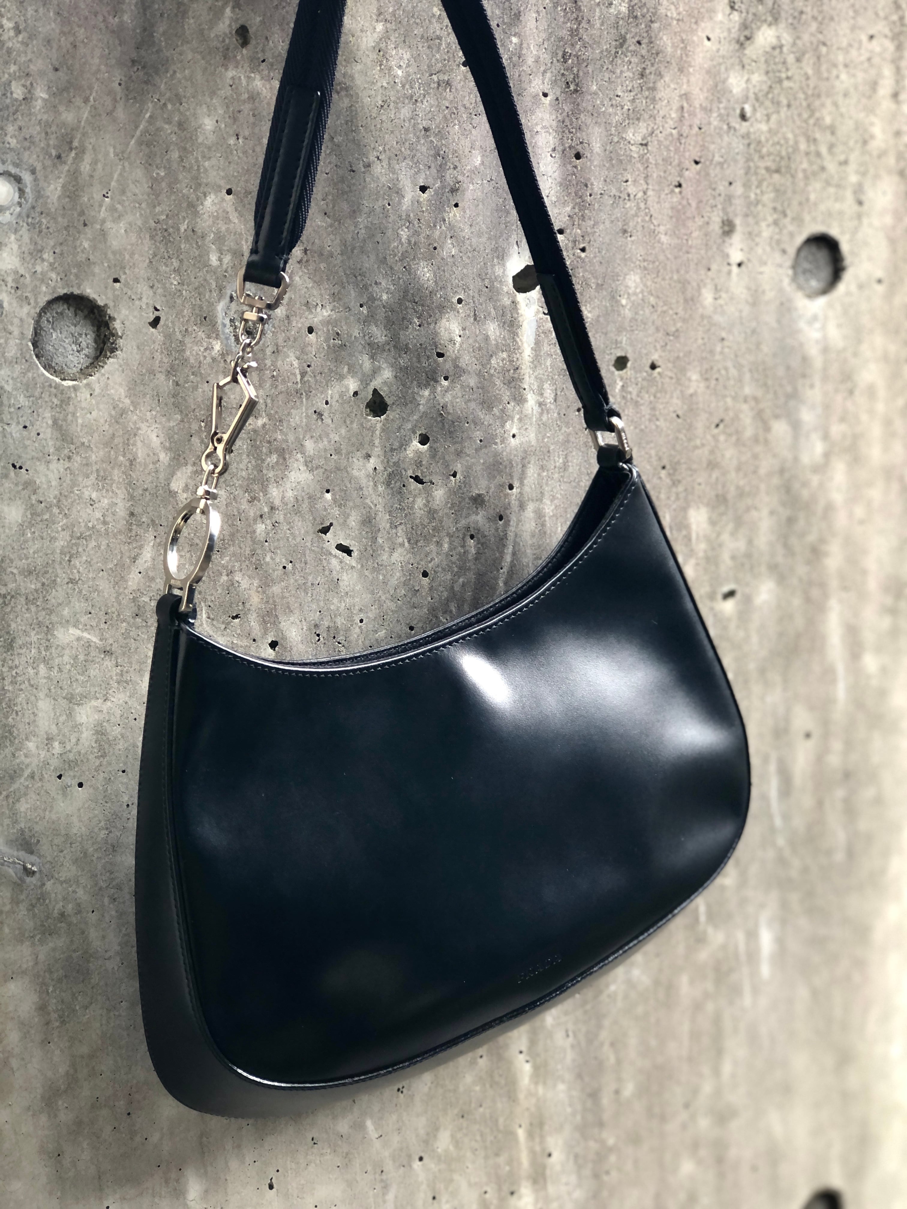 PRADA 　プラダ　ロゴ型押し　レザー　ホーボー　ミニバッグ　ショルダーバッグ　ブラック　vintage　ヴィンテージ　オールド　nuyxk5 |  VintageShop solo powered by BASE