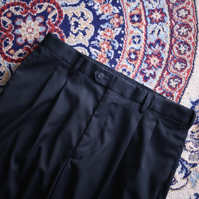 2-tuck tapered silhouette black wide slacks