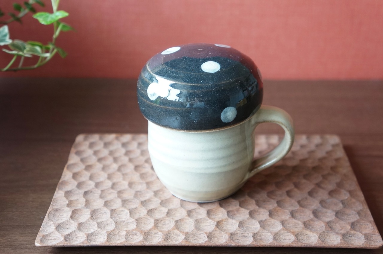 【O様専用ページ】小石原焼　やままる窯　きのこカップ（小）黒/白ドット　①　[1-495]