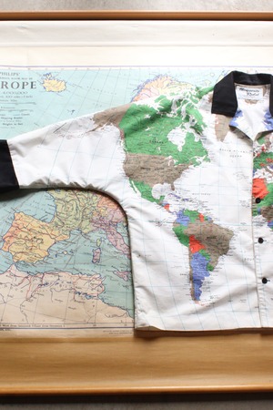 1980’s world maps dolman sleeve jacket .   size large .  made in USA .