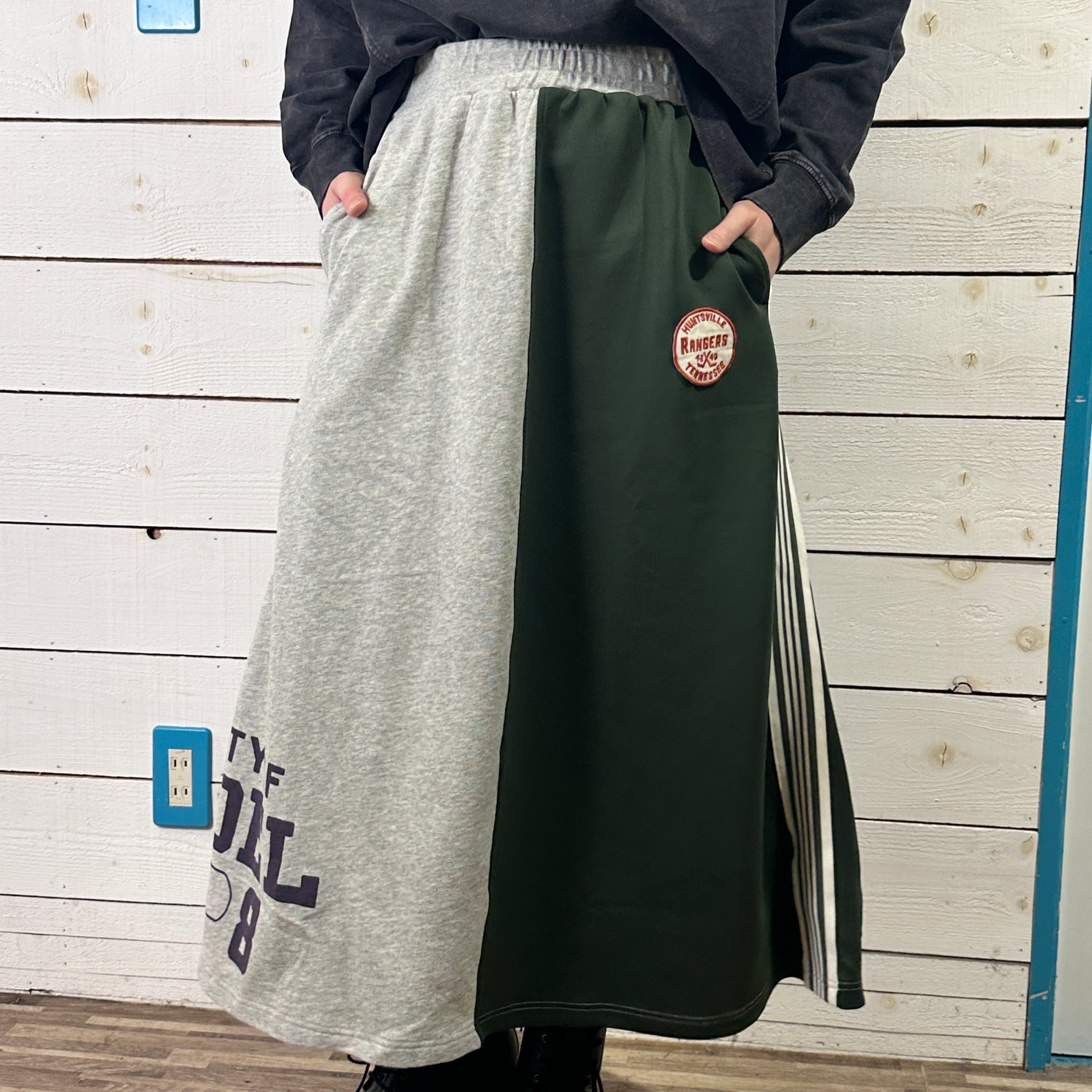 ミニ裏毛ジャージ異素材切替ロングスカート　2465　ラインテープロゴプリント　ウエストゴム