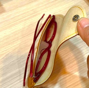 ◆メガネケース◆フエブロの端材革で作ったキーホルダー付きメガネケース