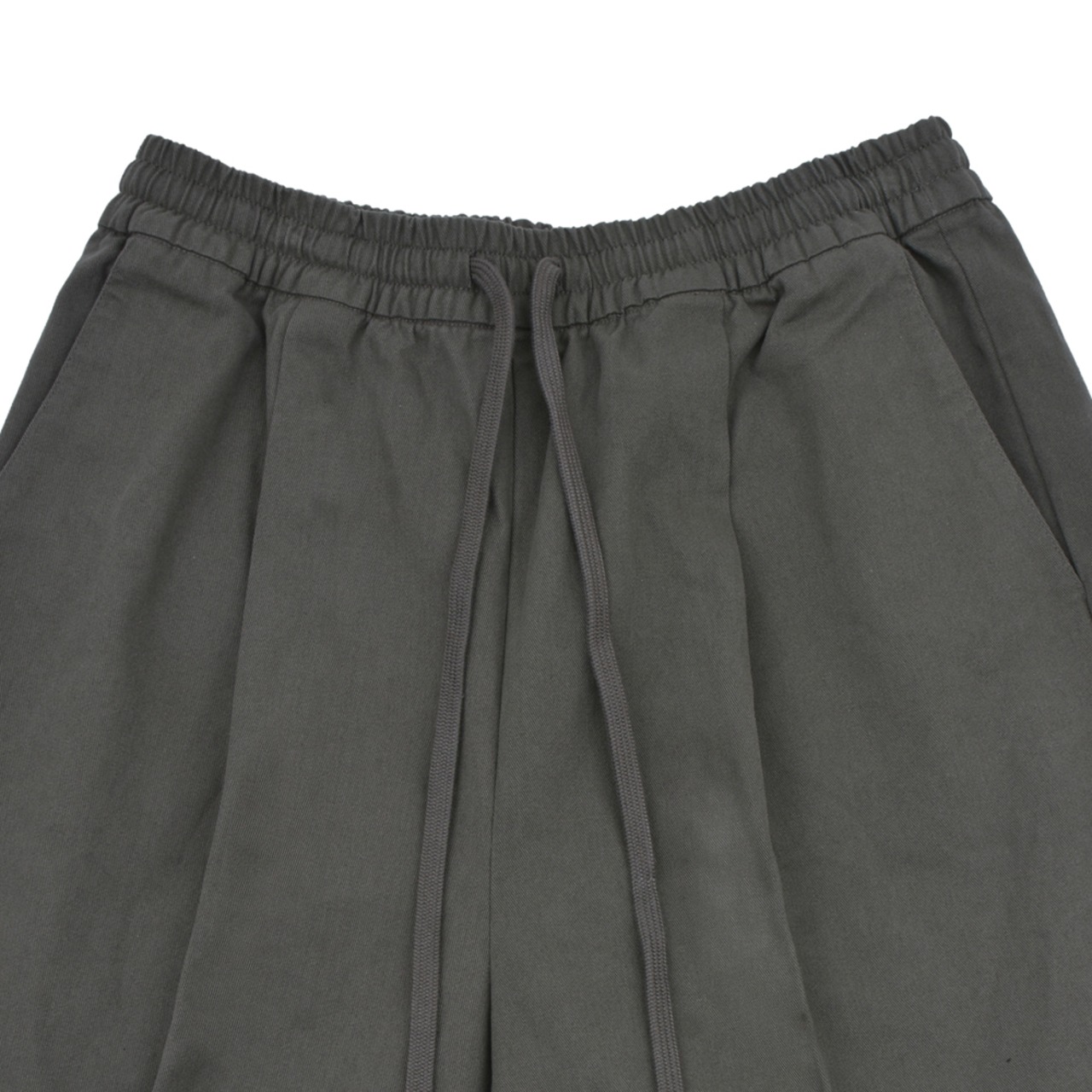 【ESSENTIALS】RELAXED DRAWSTRING SHORT - 5