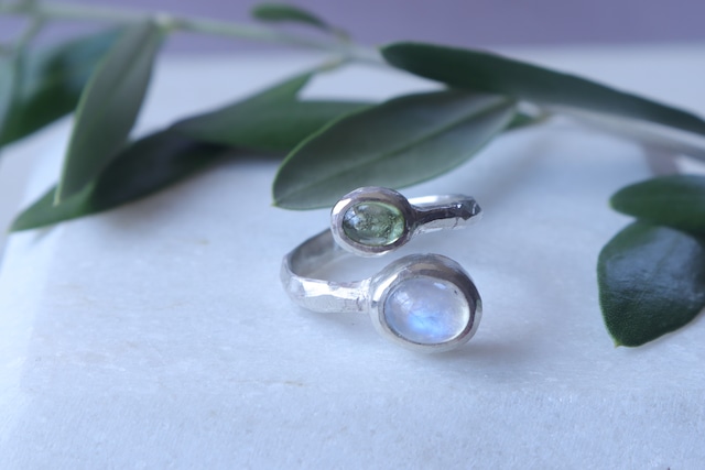 Sun & Moon ring ペリドット＆ブルームーンストーンのリング