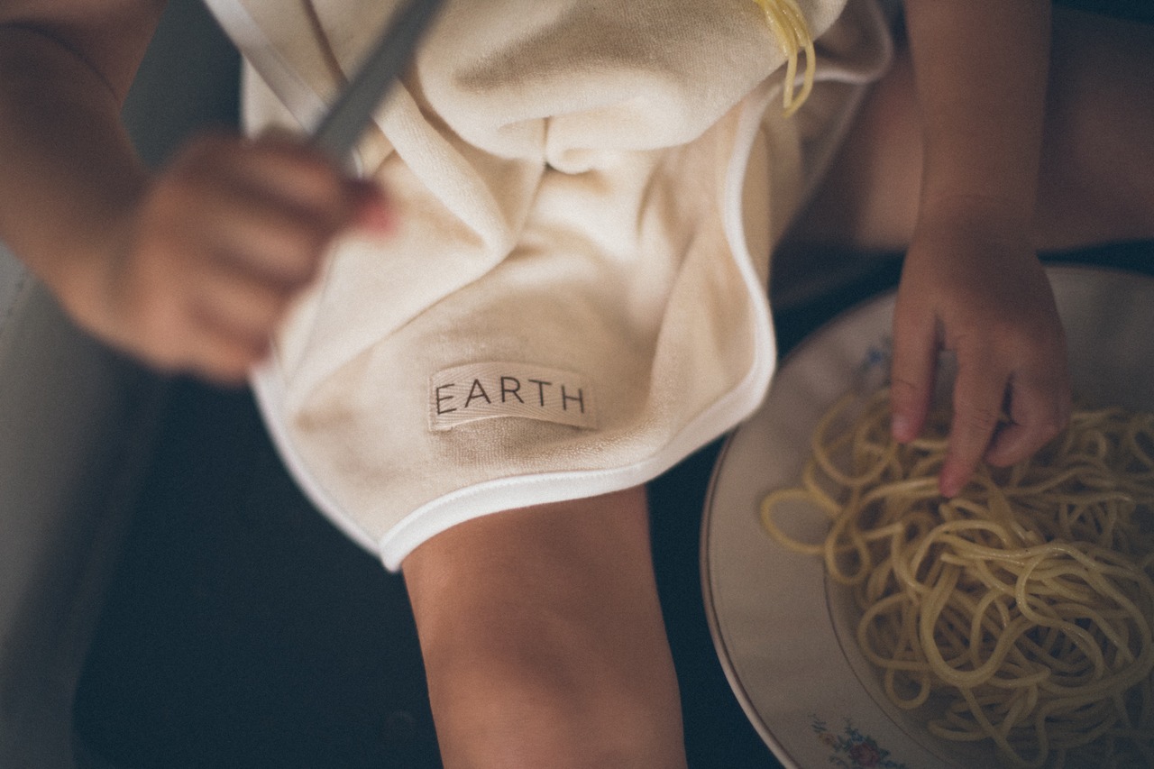 【AW26ご予約】EARTH THE ARCHIVE / Organic Wash Bib