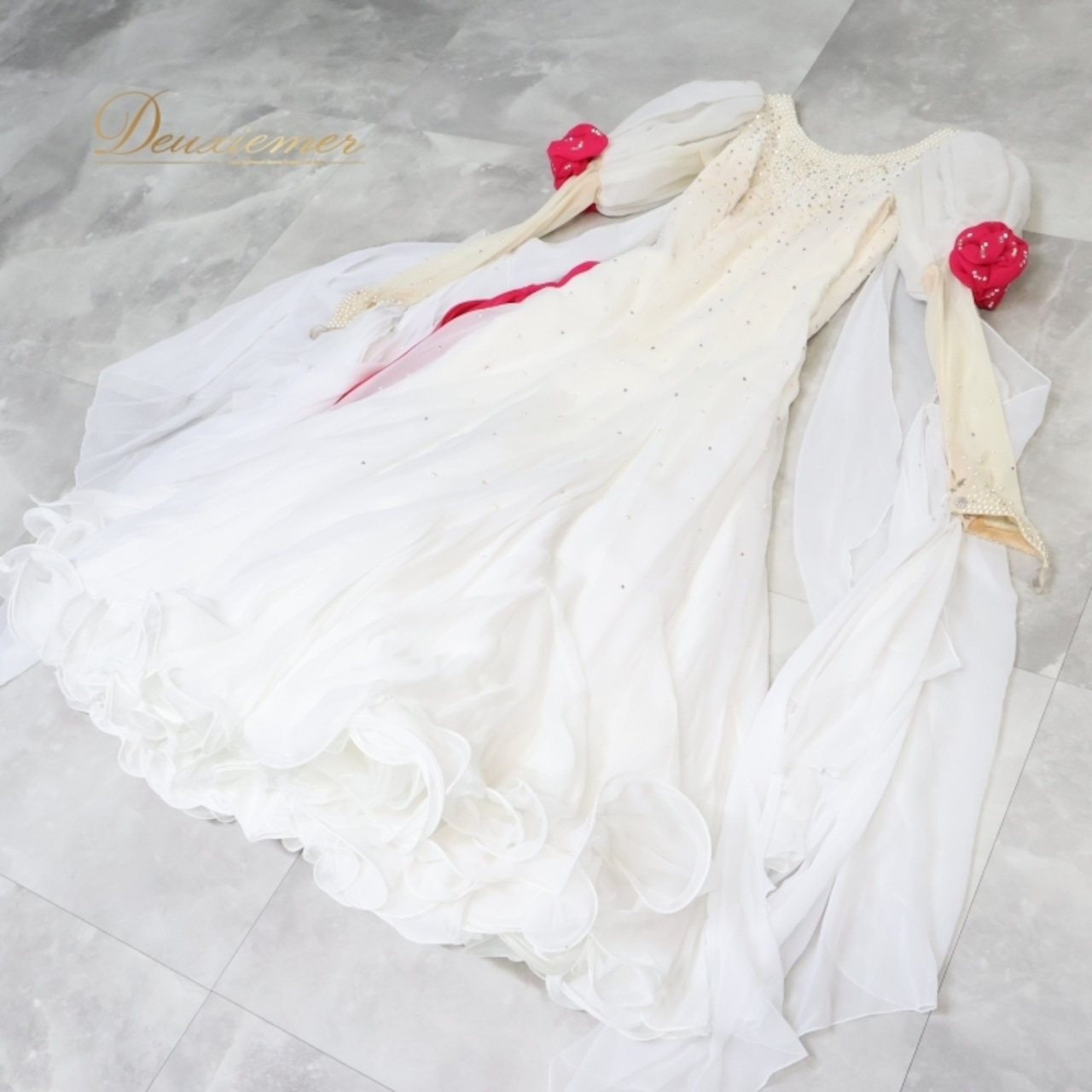 社交ダンス 衣装 スタンダードドレス ワンピース ドレス ホワイト 白 フリル フロート レース 花 ピンク デモ 競技 ダンス パーティ 発表会 パール ホワイト系 おしゃれ デザイン 女性用 競技衣装 上品 パーティー用 ドレスアップ