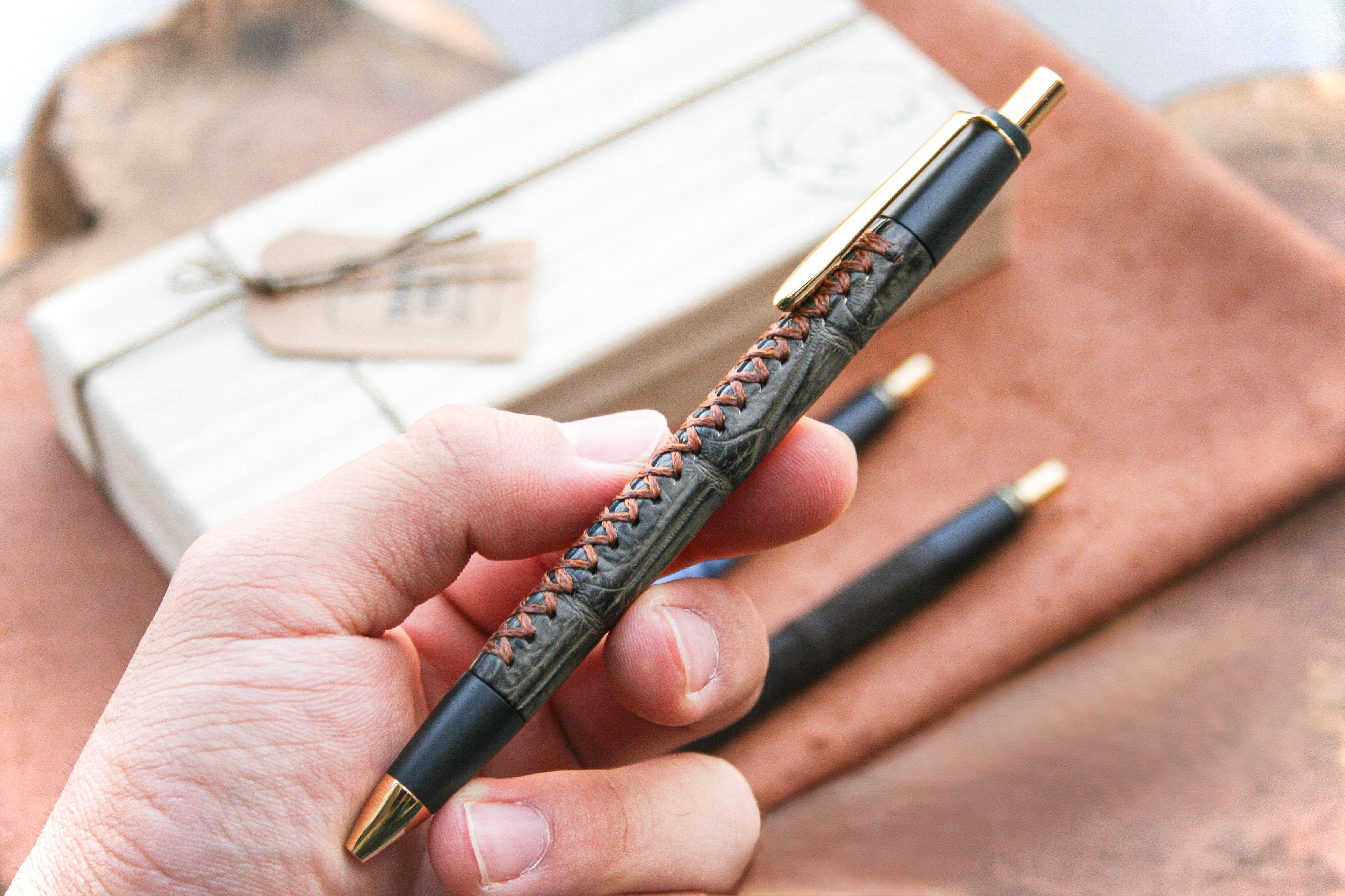 ☆不定期販売☆ 革軸ペン【クロコダイル ヴィンテージカーキー