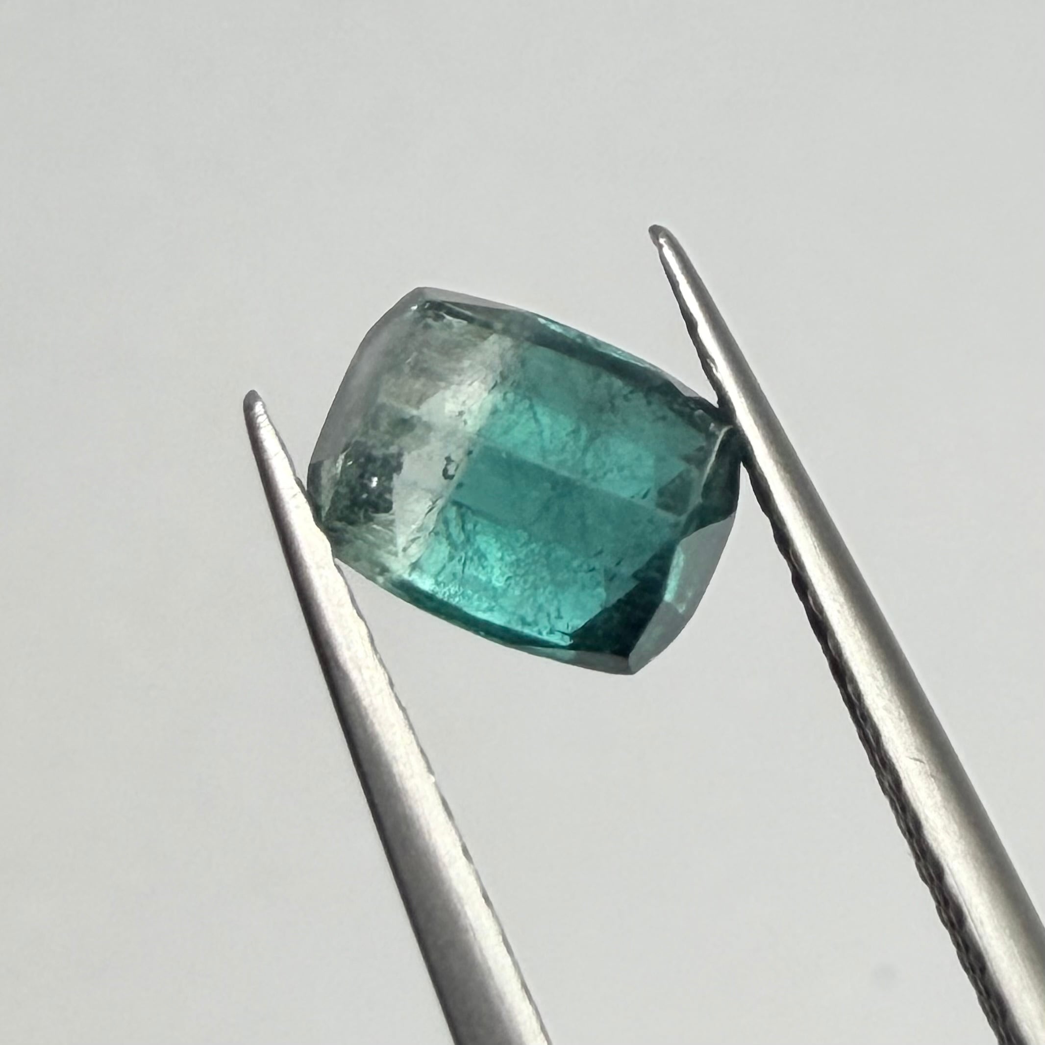 癒し系エメラルドカラーのバイカラートルマリン