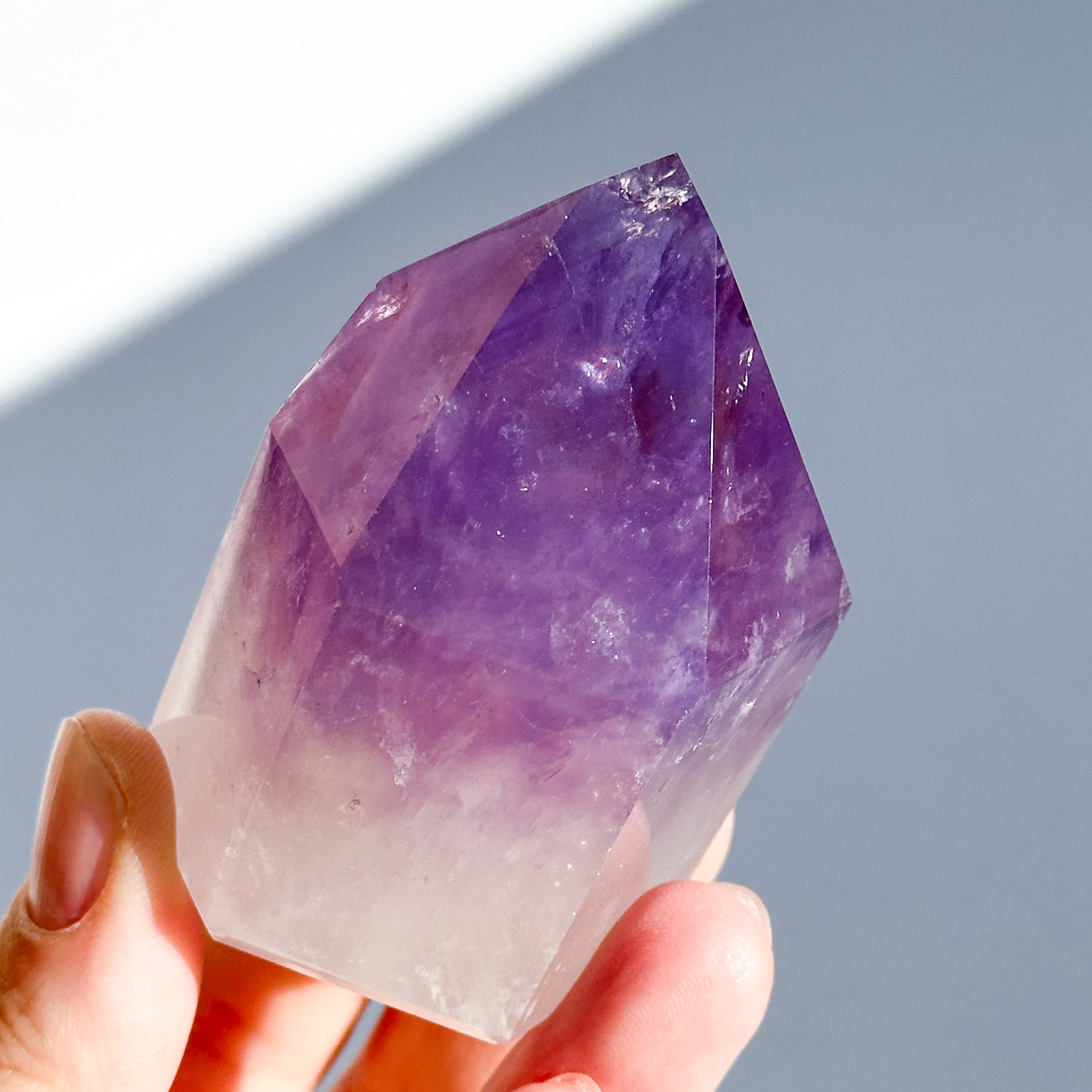 ハイグレード　UV蛍光　ラグジュアリー　アメジスト　タワー　置物 ハイグレード UV蛍光 ラグジュアリー アメジスト タワー 置物