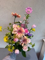 母の日　ガーベラのおまかせ花束　