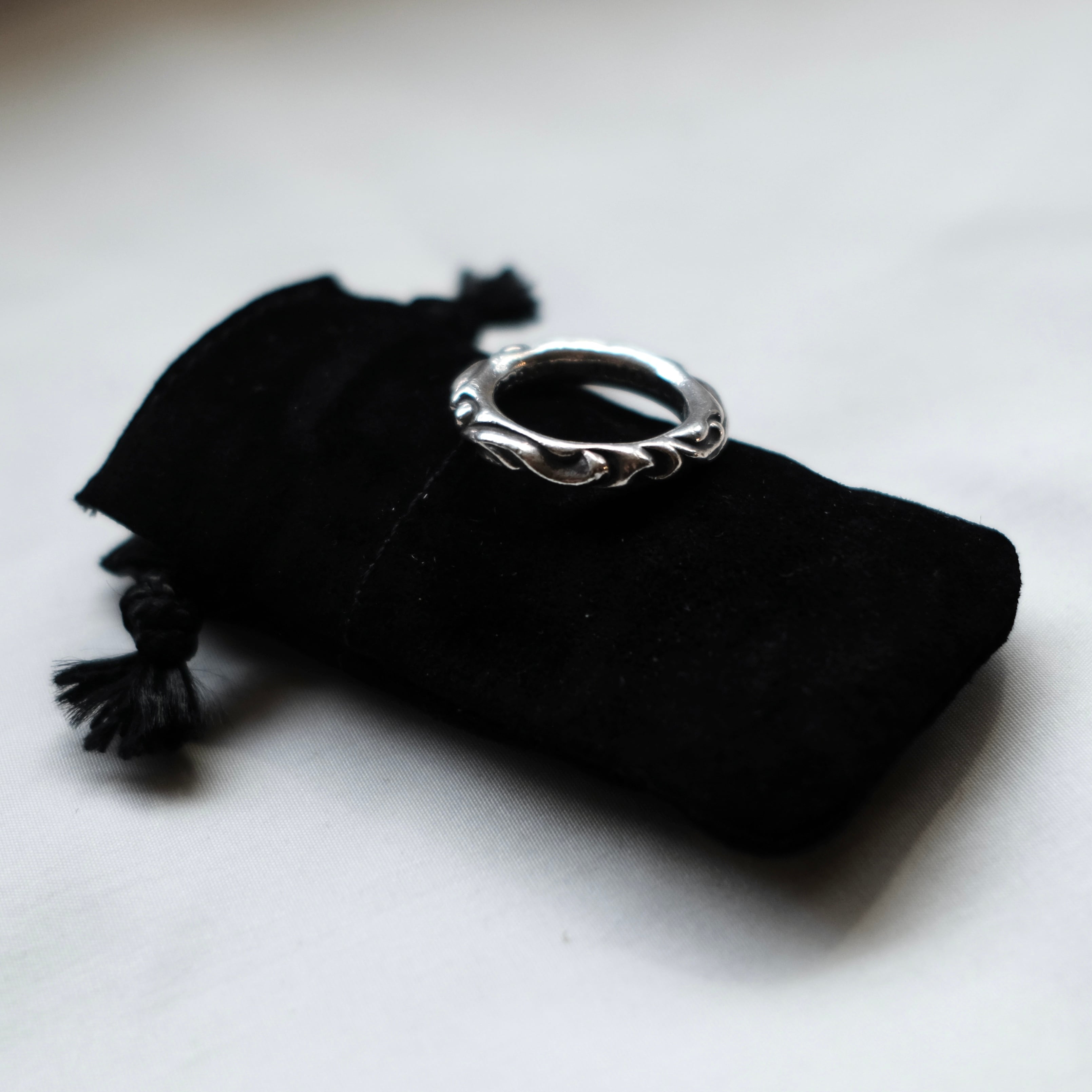 CHROME HEARTS SCROLL BAND RING | safarionline