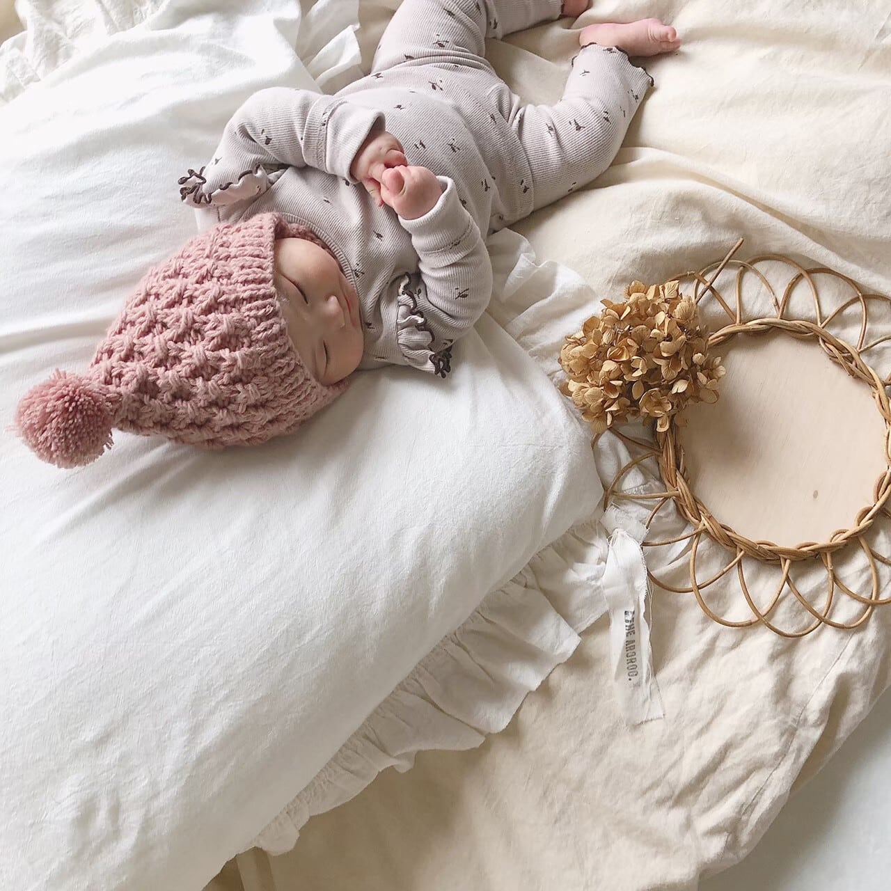 ぽんぽん付きニットボンネット