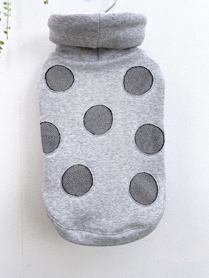 フード風スタンドカラーのヘリンボーンドット柄スウェット〈Light GRAY＆BLACK dots〉