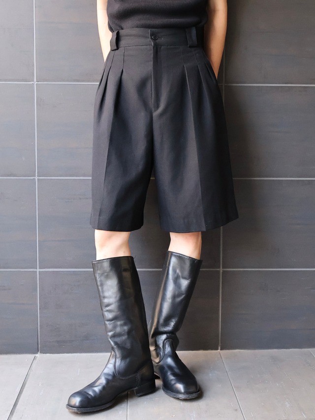 3-tuck compact shorts